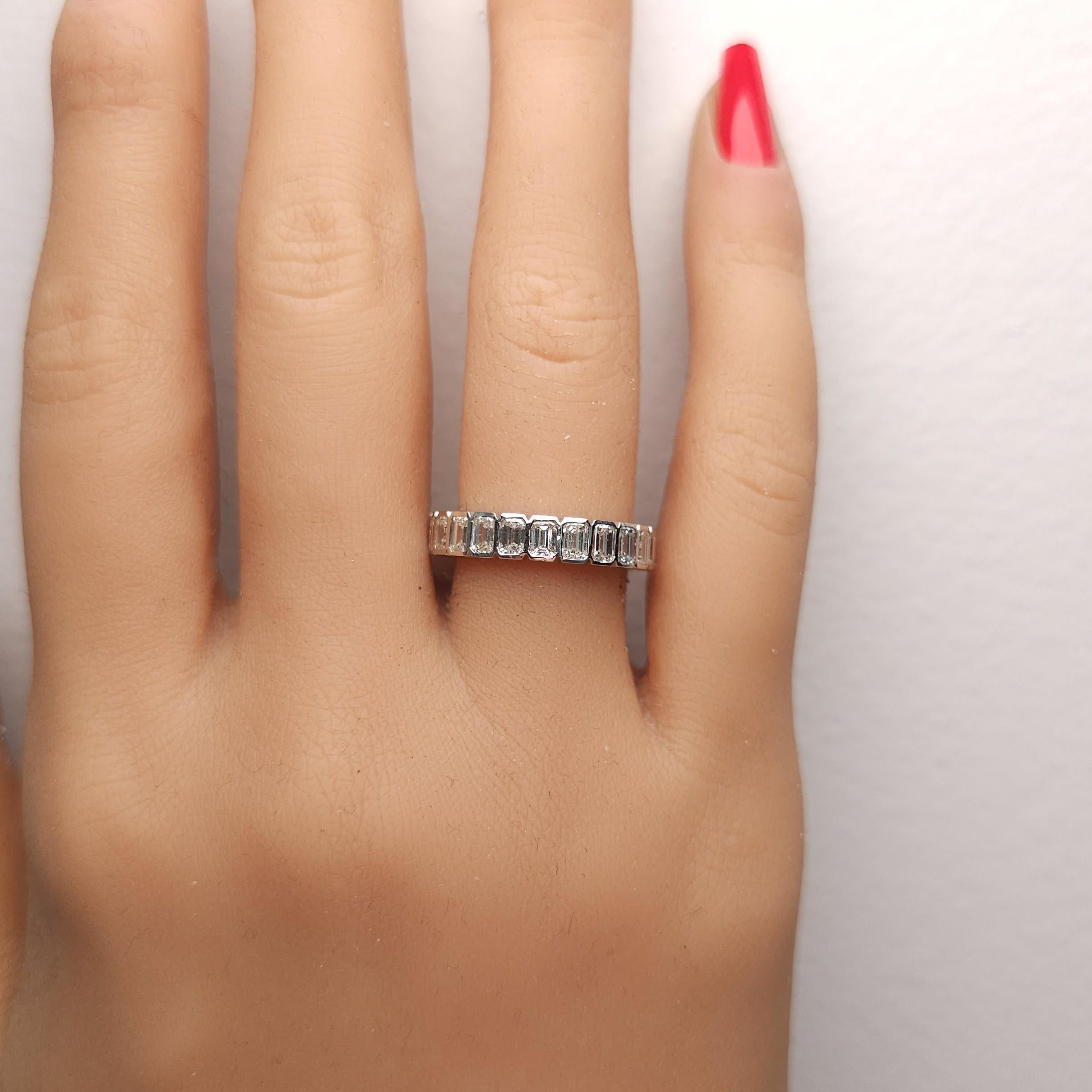 Natural White Emerald Diamond 3.31 Carat TW White Gold Cocktail Band im Zustand „Neu“ im Angebot in New York, NY