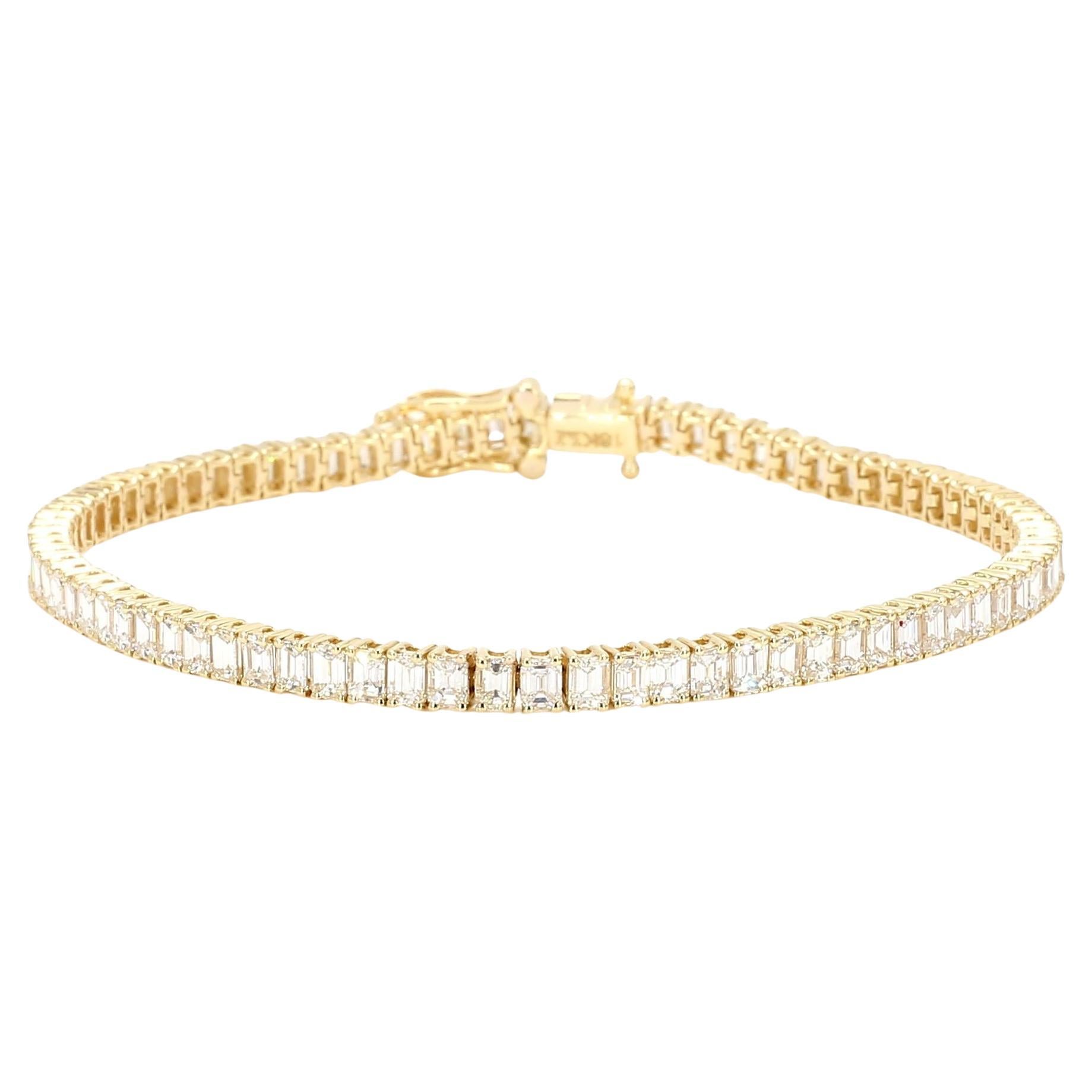 Bracciale tennis in oro giallo con diamante smeraldo bianco naturale da 6,48 carati TW in vendita