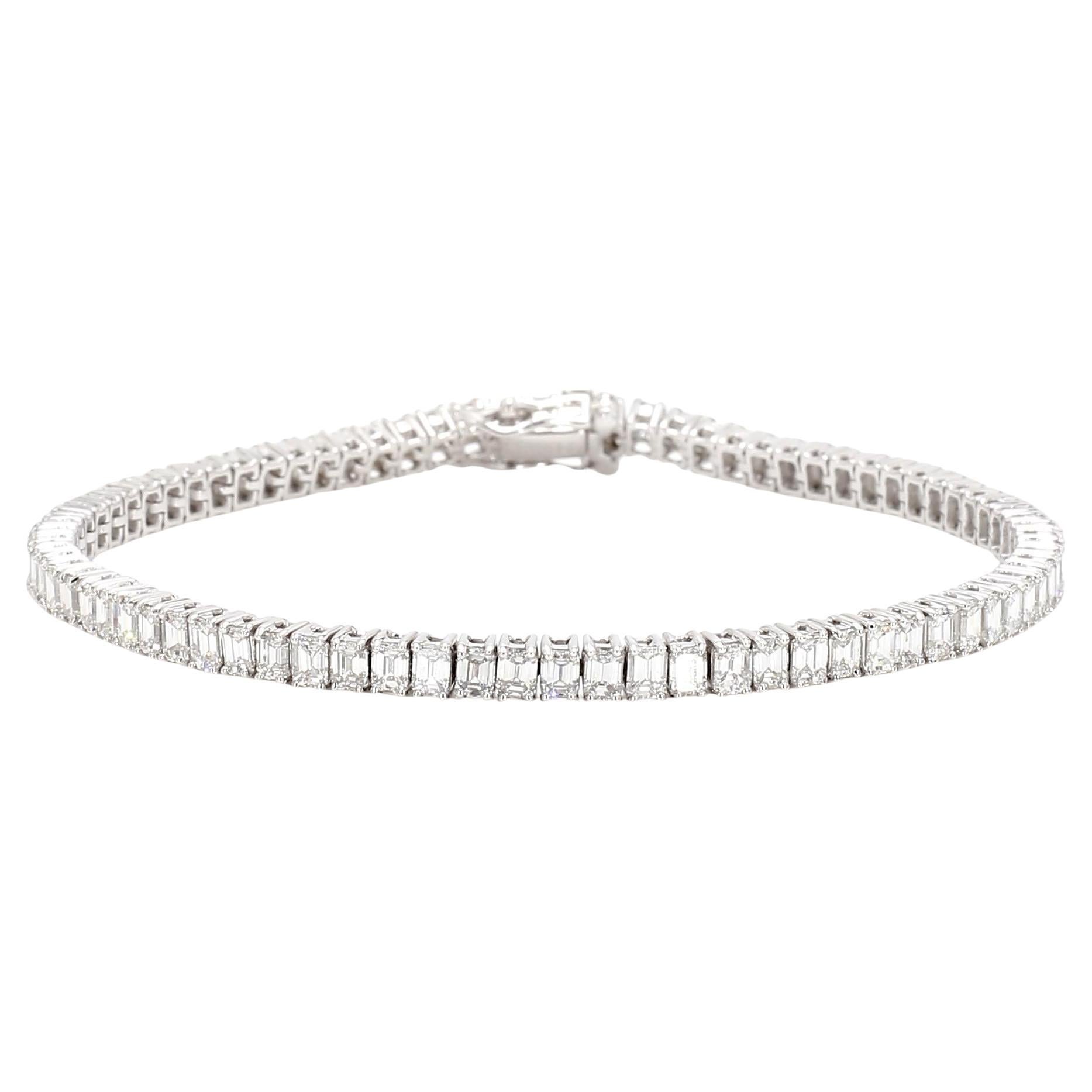 Bracciale tennis in oro bianco con diamante smeraldo bianco naturale da 6.59 carati TW in vendita