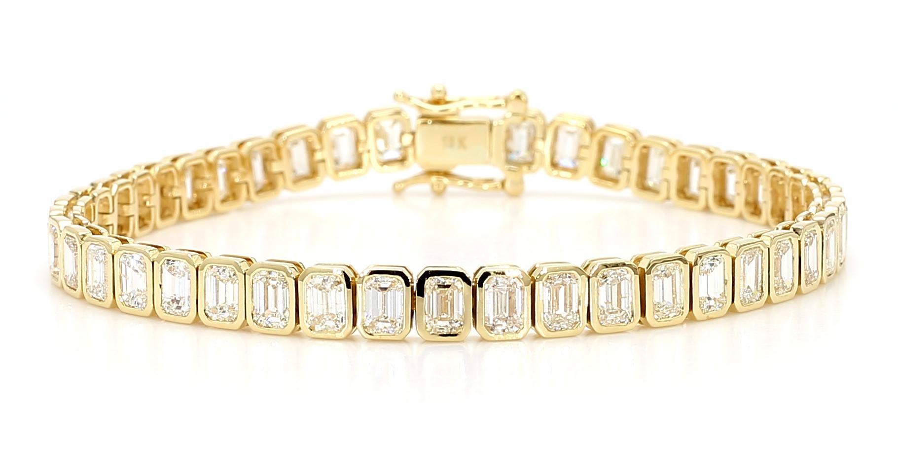 Contemporary Natural White Emerald Diamond 8.50 Carat TW Yellow Gold Tennis Bracelet For Sale