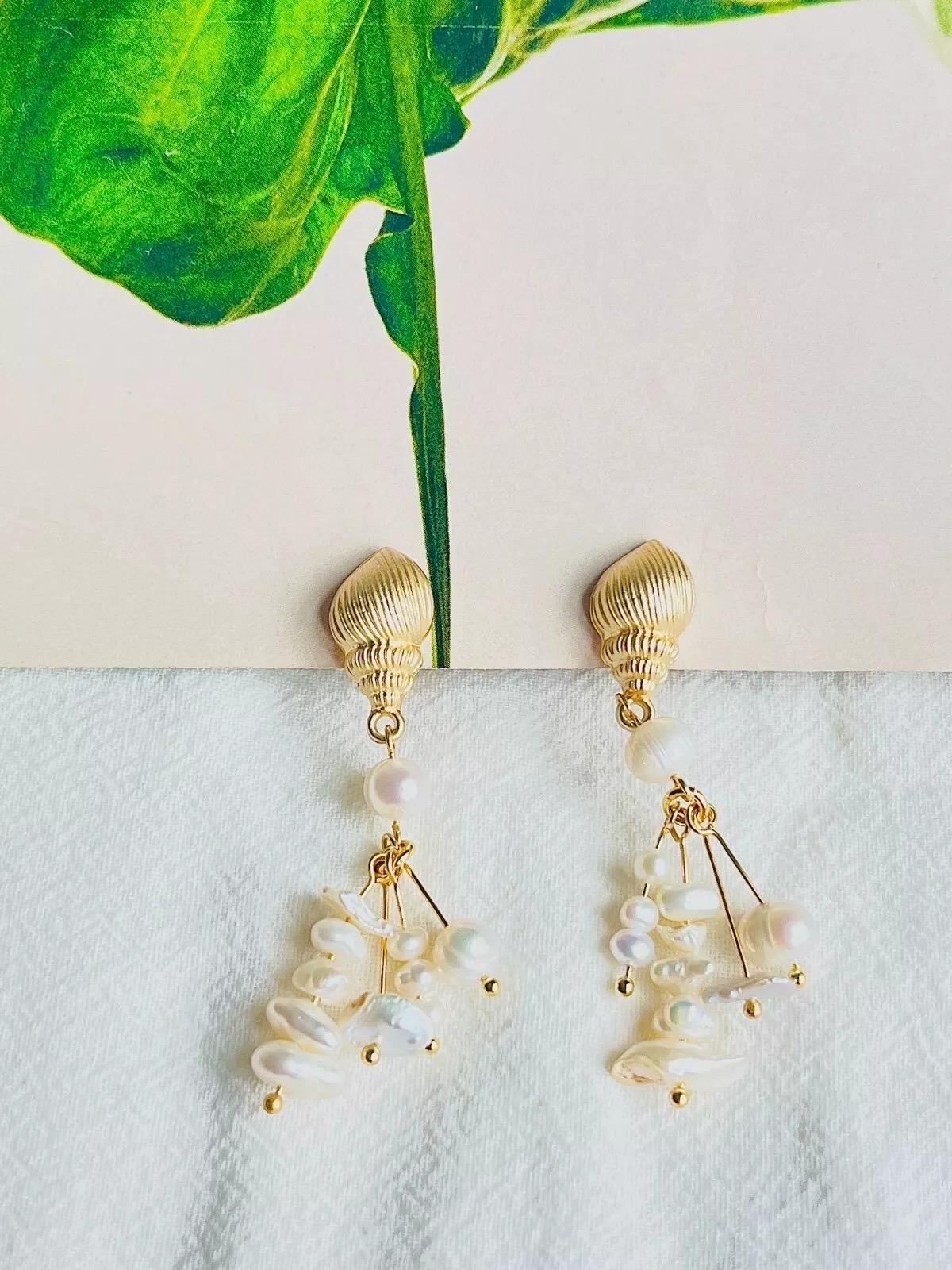 Women's or Men's Natural White Irregular Cluster Pearls Tassel Conch Shell Gold Pierced Earrings For Sale