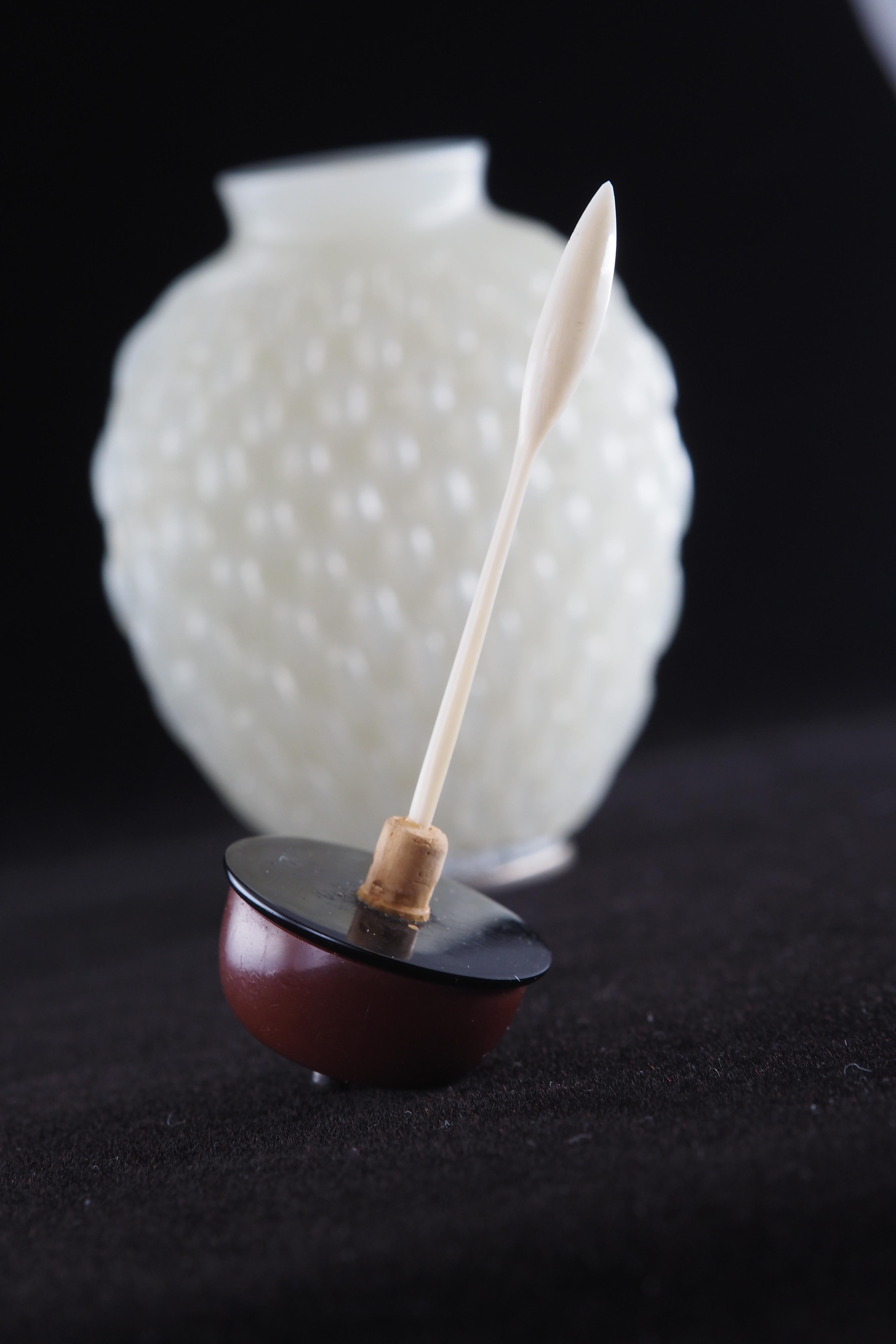 Tabatière en jade blanc naturel et agate en vente 7