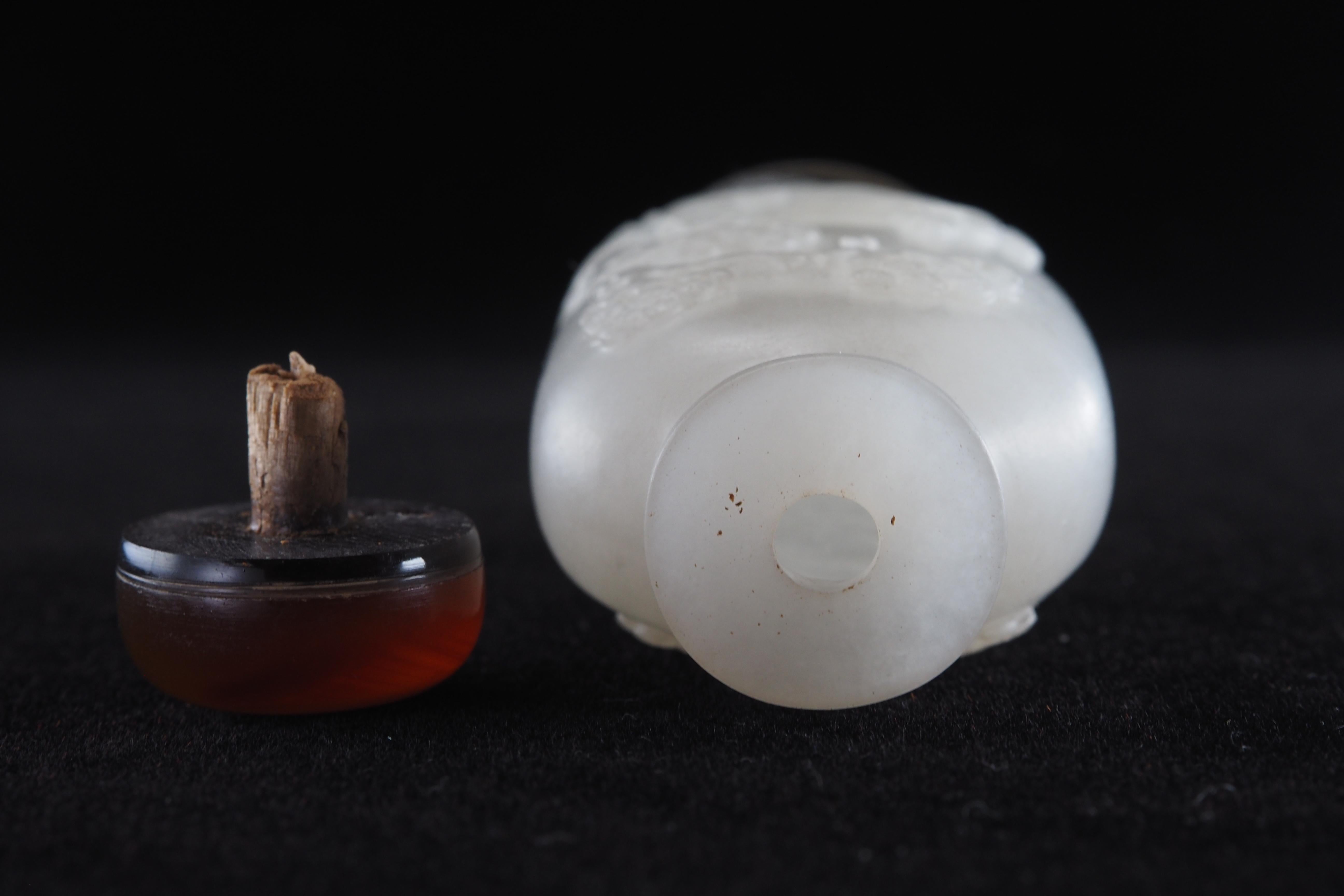 Flacon à priser en jade blanc naturel et agate en vente 15