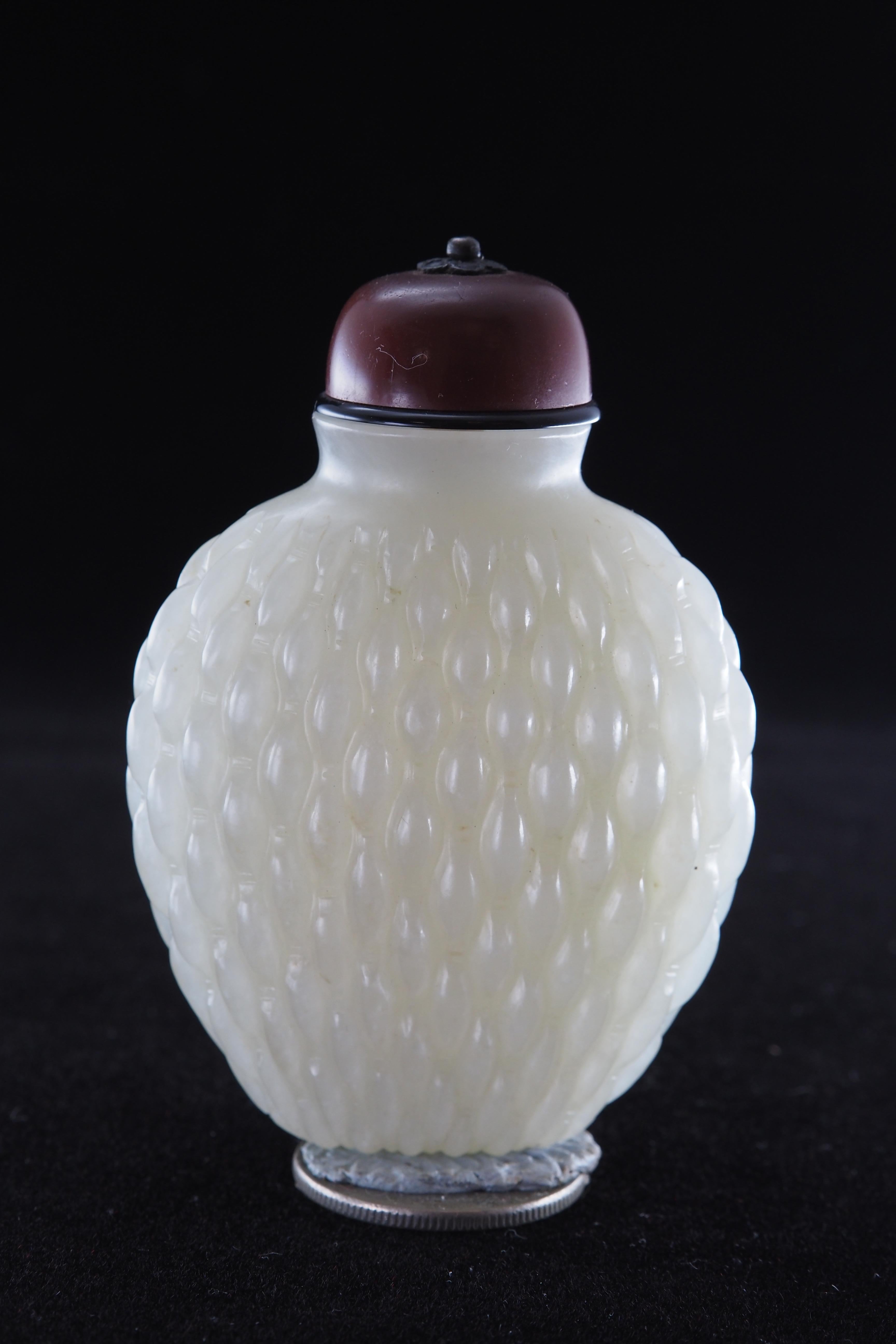 Tabatière en jade blanc naturel et agate Bon état - En vente à Pasadena, CA