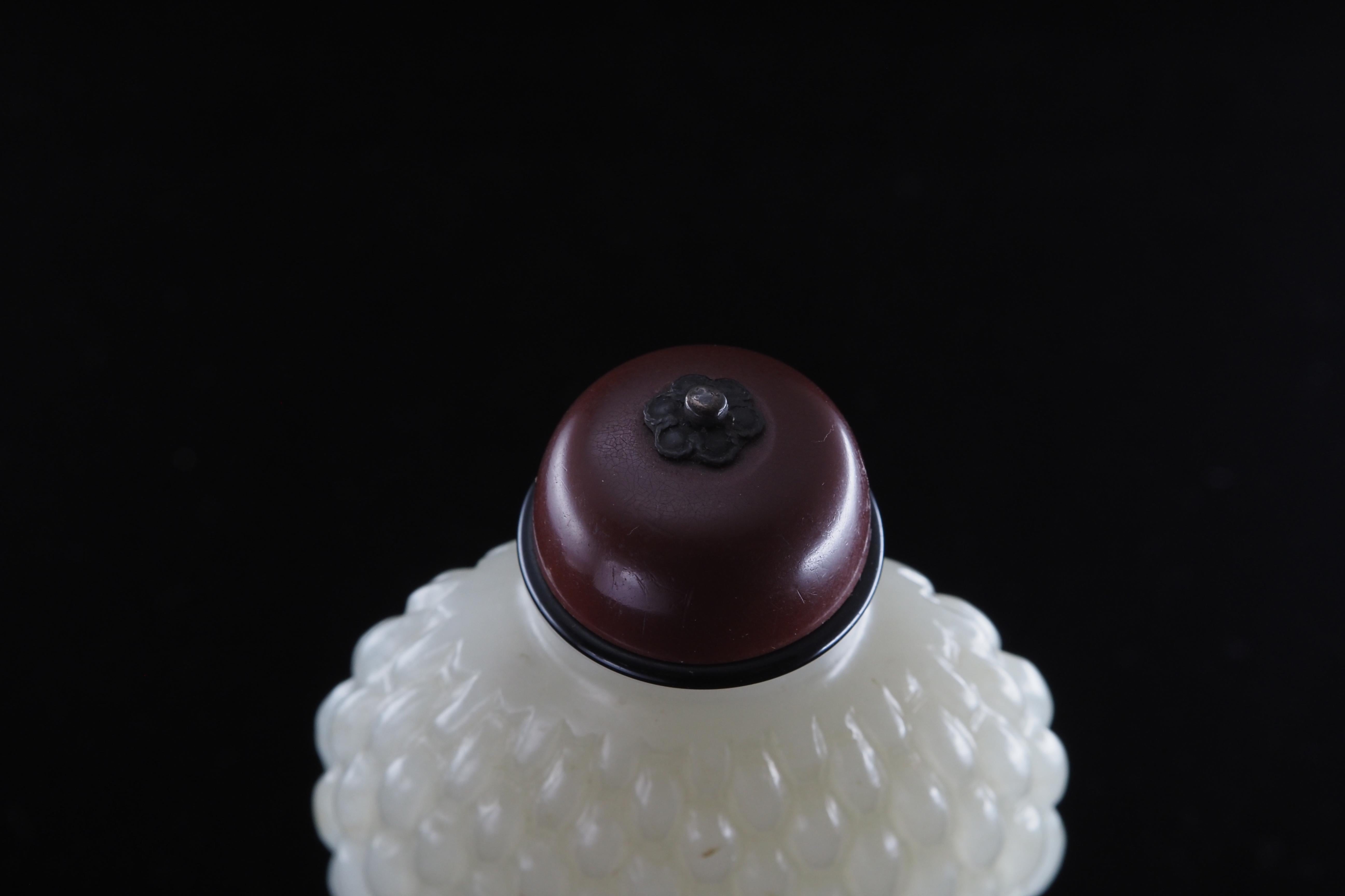 Tabatière en jade blanc naturel et agate en vente 2