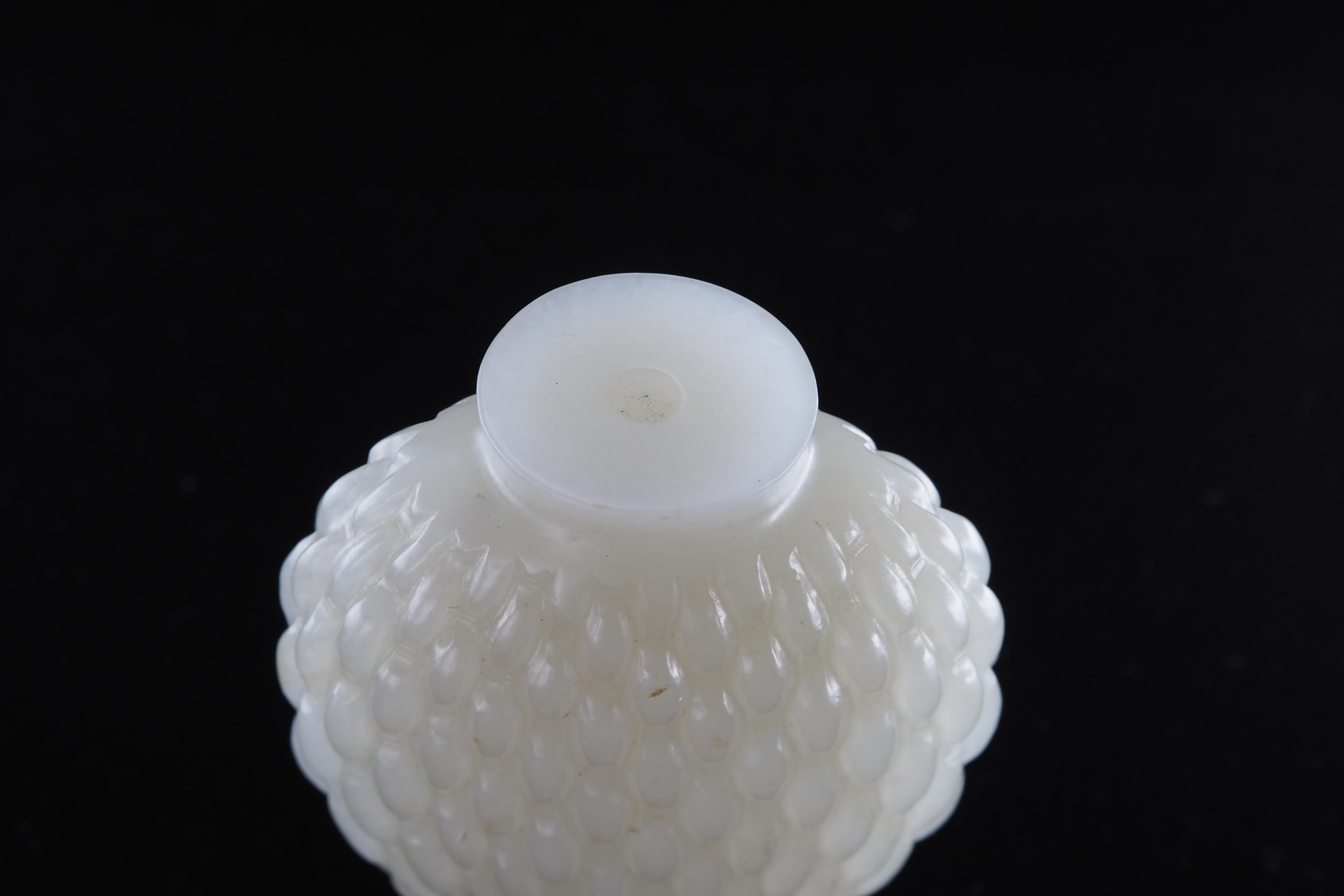Tabatière en jade blanc naturel et agate en vente 3