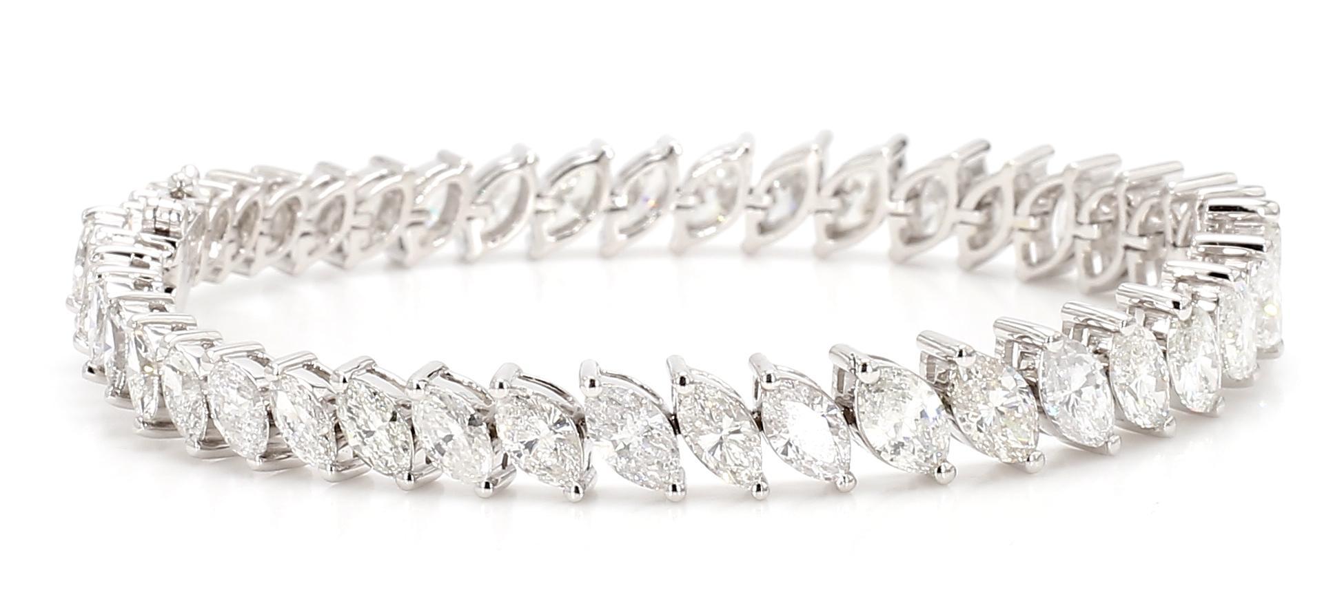 L'intrigante bracciale di diamanti di RareGemWorld. Montato in una splendida montatura in oro bianco 18 carati con diamanti bianchi naturali taglio marquise. Questo braccialetto è destinato a stupire e ad arricchire la tua collezione