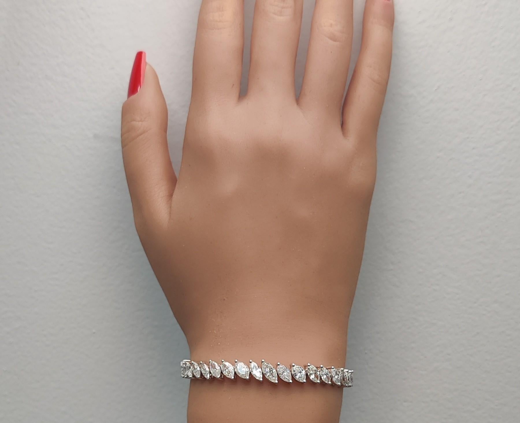 Bracciale da tennis in oro bianco con diamanti bianchi marquise naturali da 13,55 carati TW In condizioni Nuovo in vendita a New York, NY