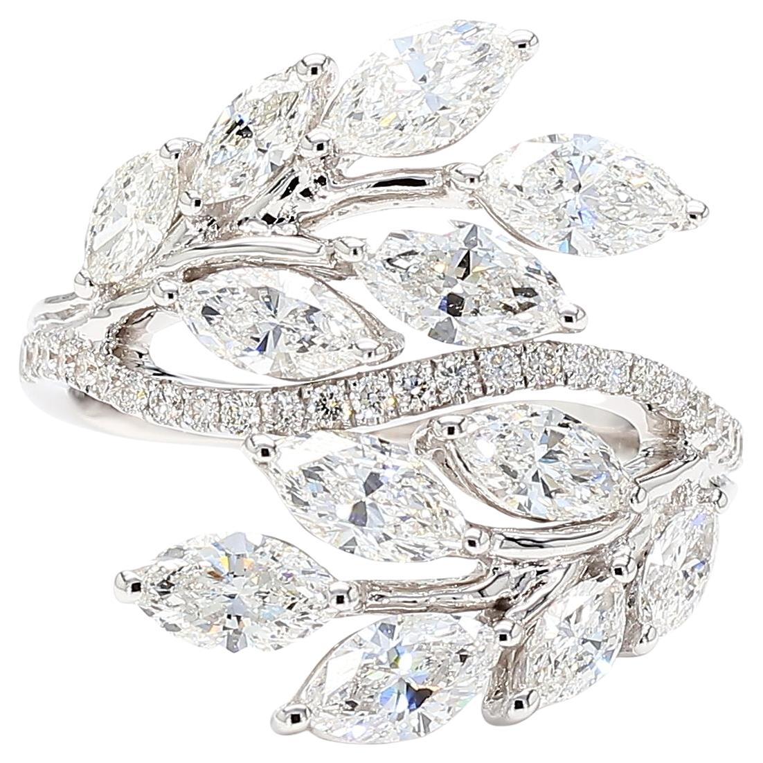 Bague cocktail en or blanc naturel avec diamant marquise de 2.49 carat poids total en vente