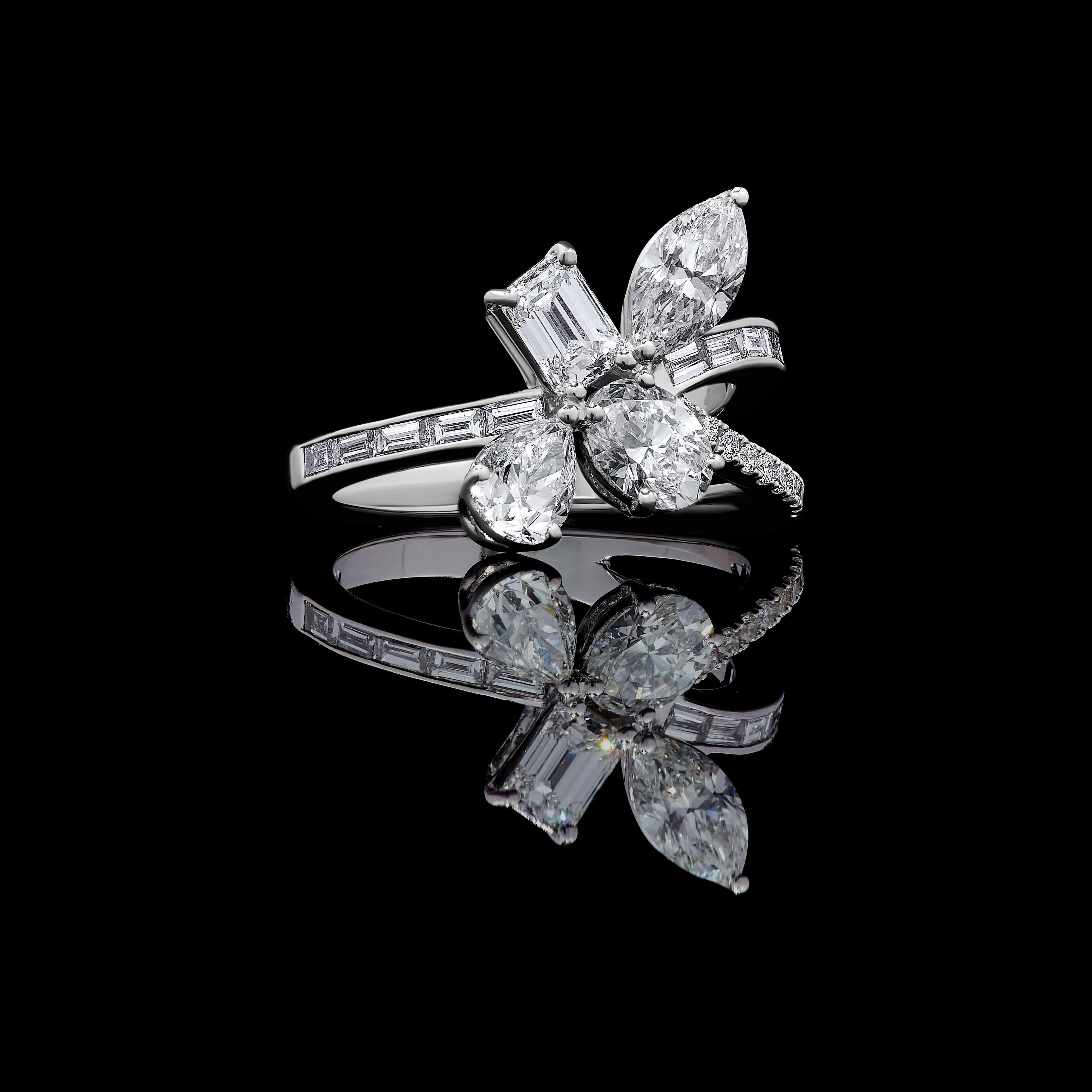 Natürlicher weißer Mix Diamant 2.46 Karat TW Weißgold Cocktail-Ring (Marquiseschliff) im Angebot
