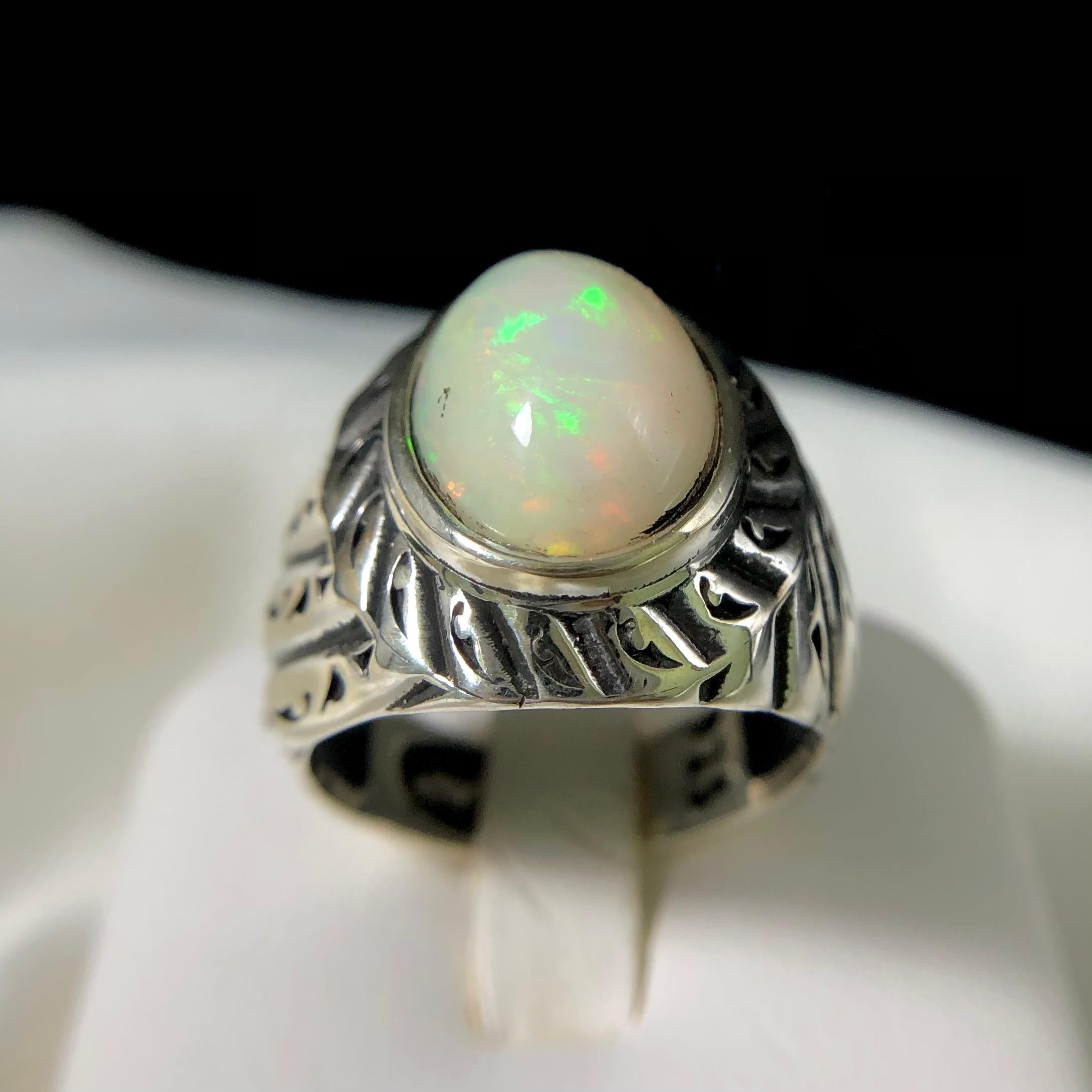 Artigiano Anello in argento 925 opale bianco naturale fatto a mano pieno di fuoco misura 9,5 in vendita