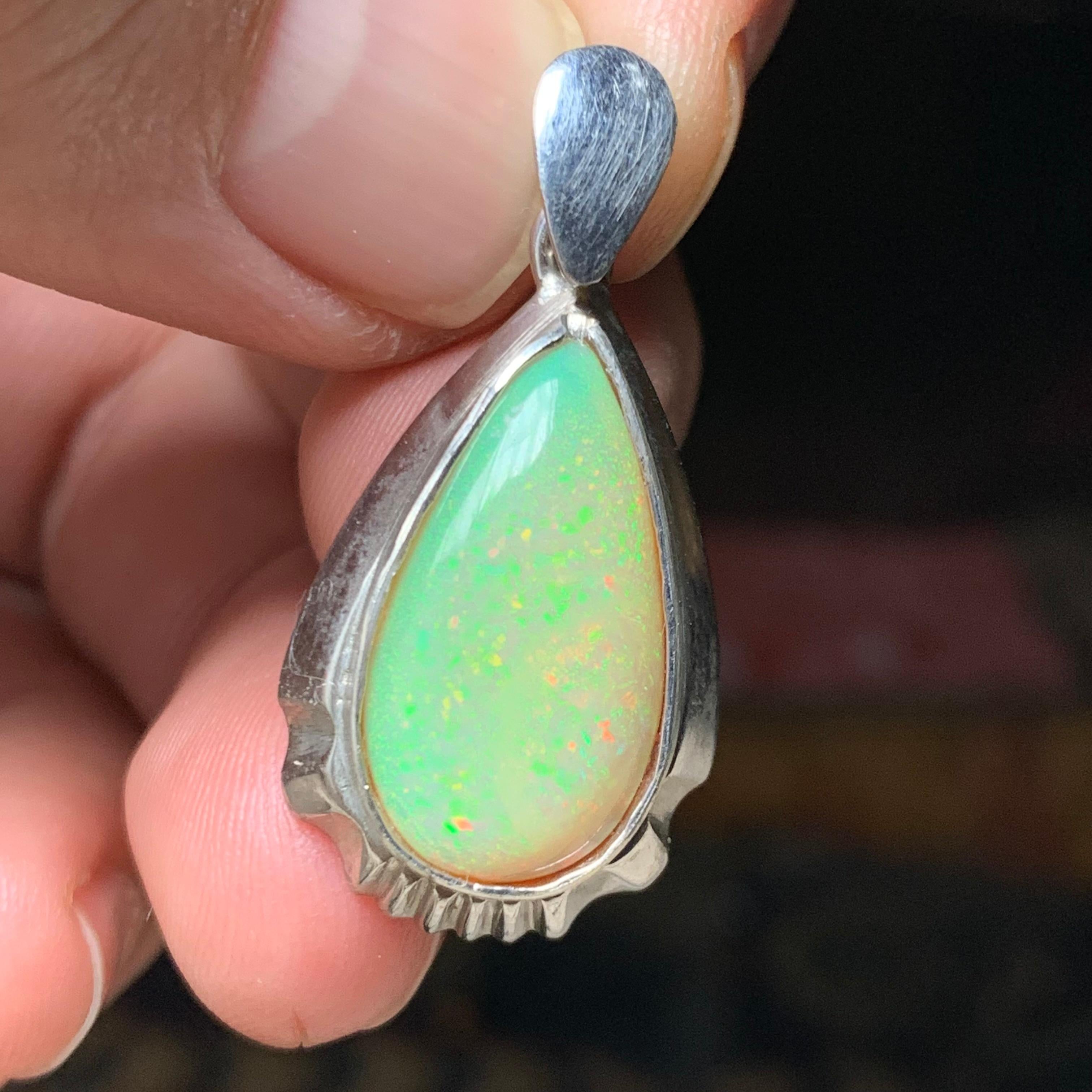 Natural White Opal Pendant in 925 Sterling Silver – Handmade with Play of Color in vendita 4
