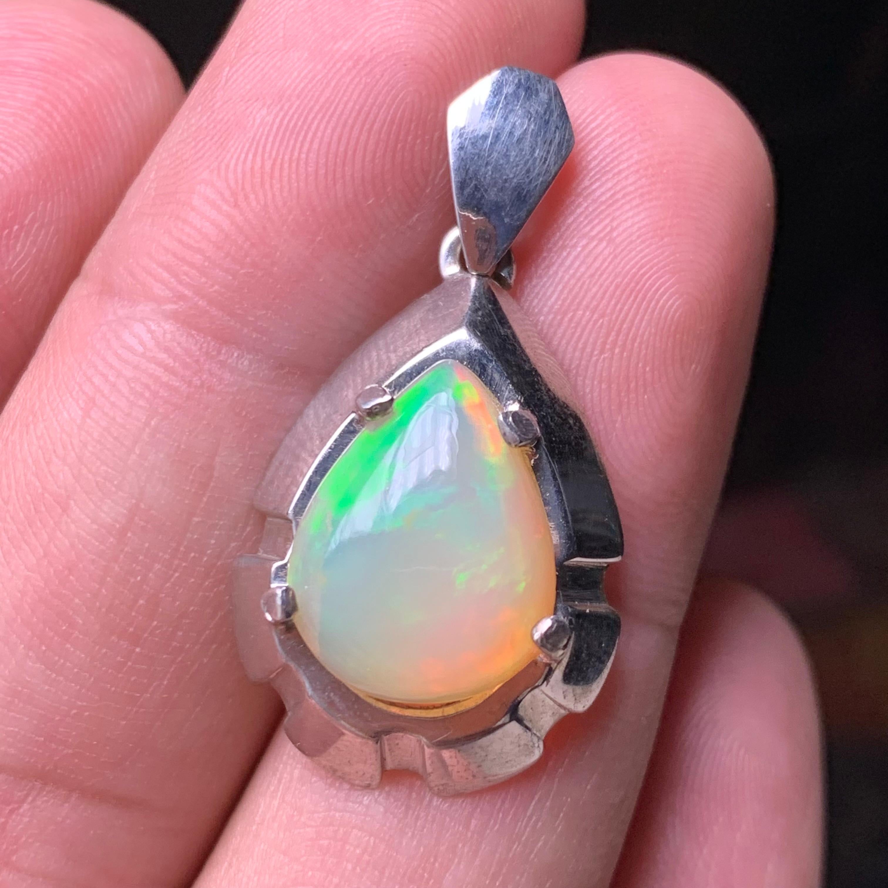 Ciondolo di opale bianco naturale in argento Sterling 925 - Fatto a mano con giochi di colore in vendita 6