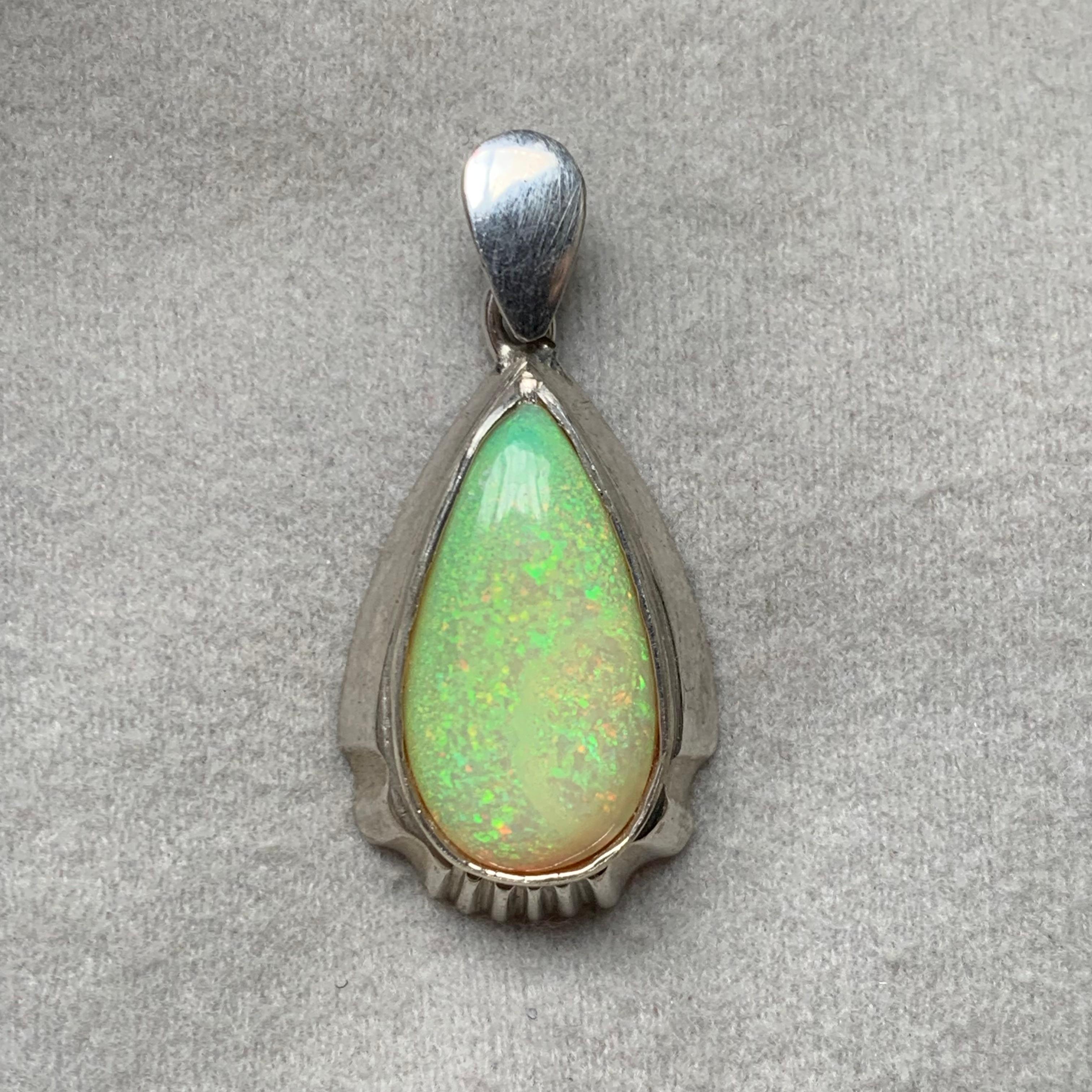Natural White Opal Pendant in 925 Sterling Silver – Handmade with Play of Color in vendita 7