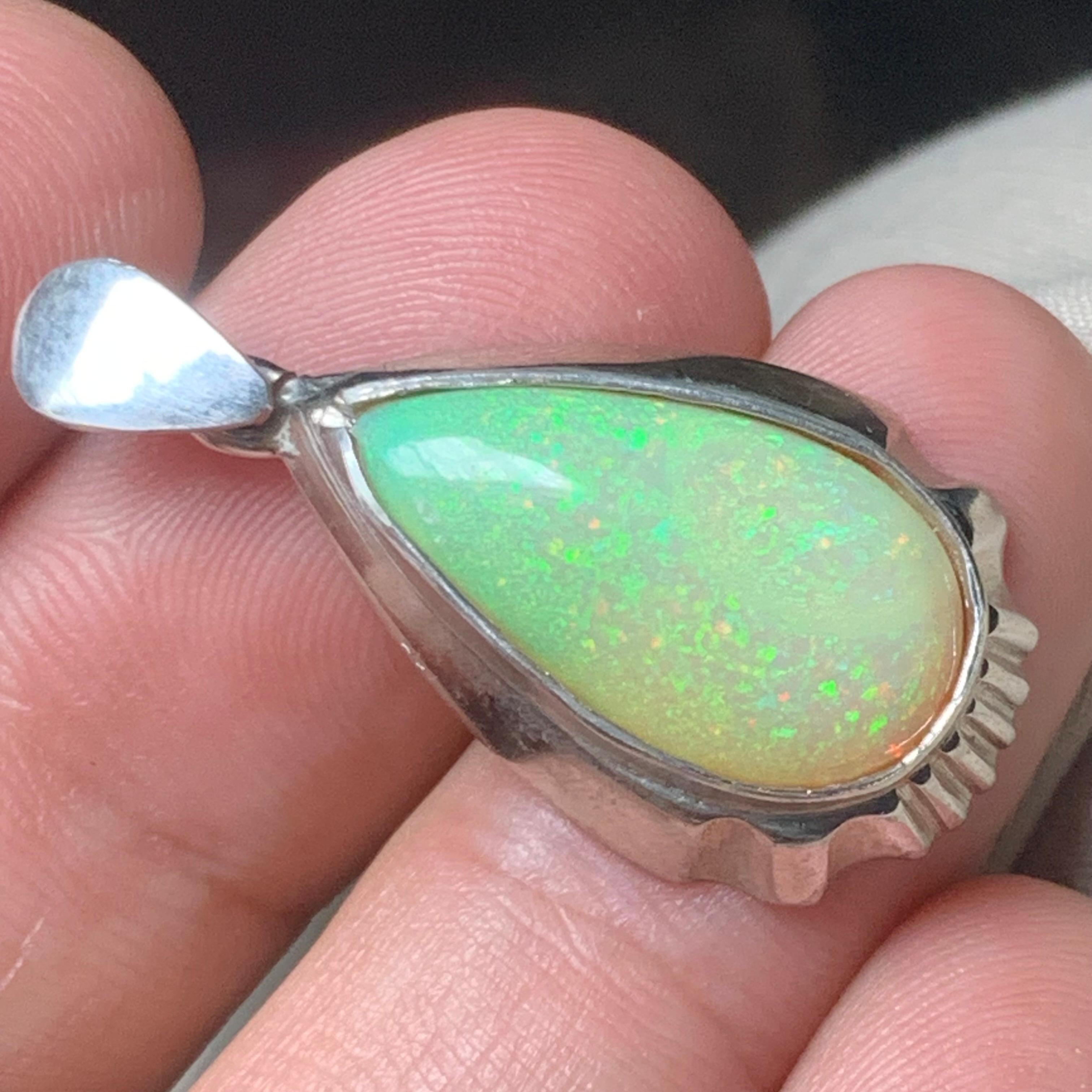 Natural White Opal Pendant in 925 Sterling Silver – Handmade with Play of Color in vendita 8