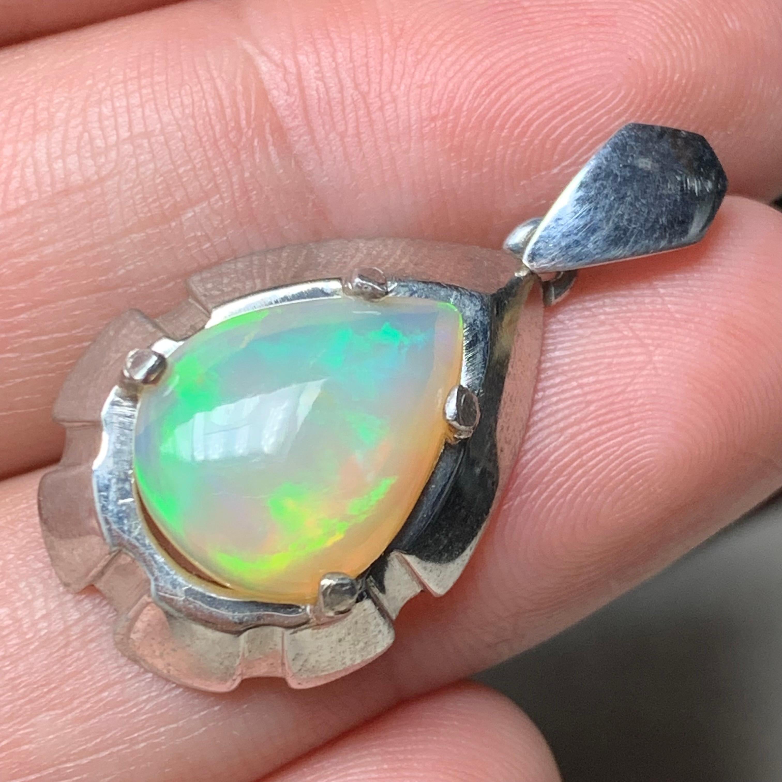 Modernista Ciondolo di opale bianco naturale in argento Sterling 925 - Fatto a mano con giochi di colore in vendita