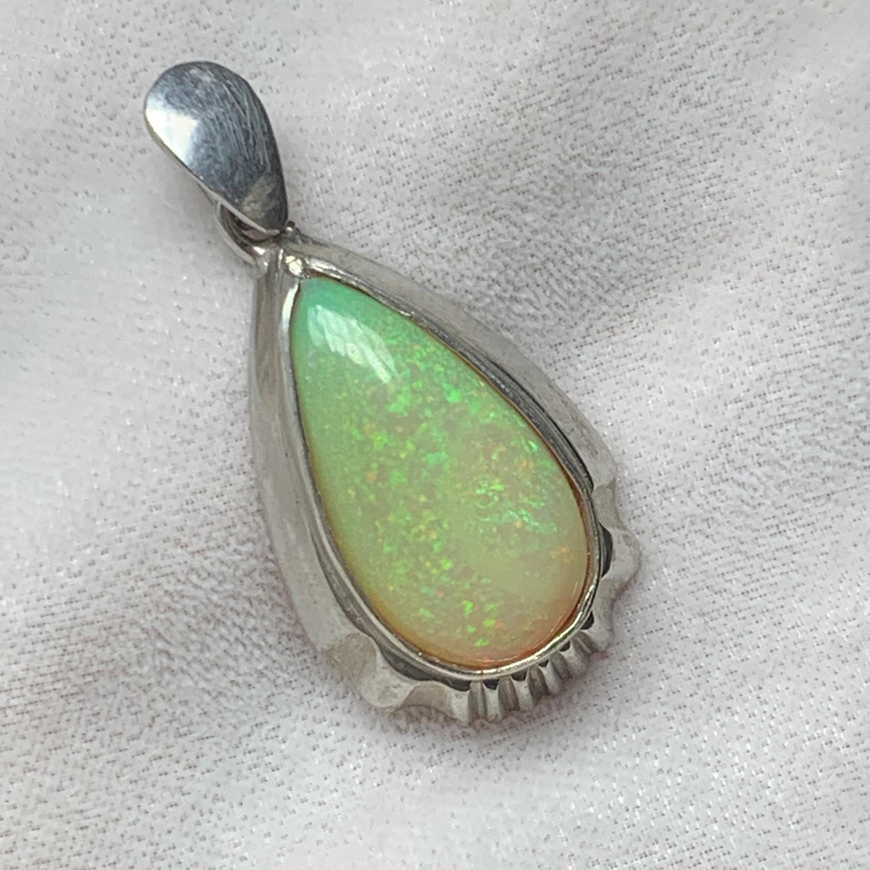 Cabochon Natural White Opal Pendant in 925 Sterling Silver – Handmade with Play of Color in vendita