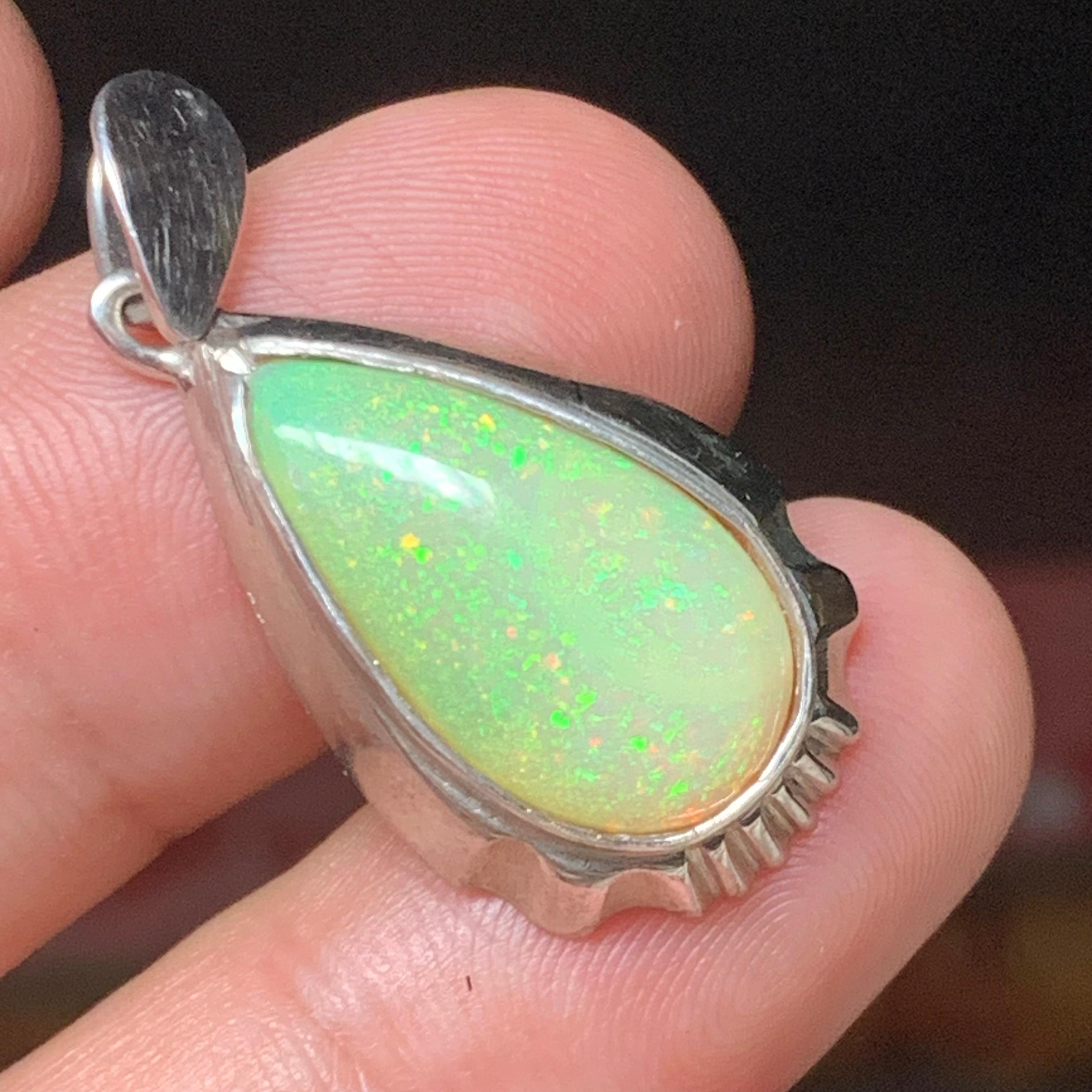 Natural White Opal Pendant in 925 Sterling Silver – Handmade with Play of Color in vendita 2
