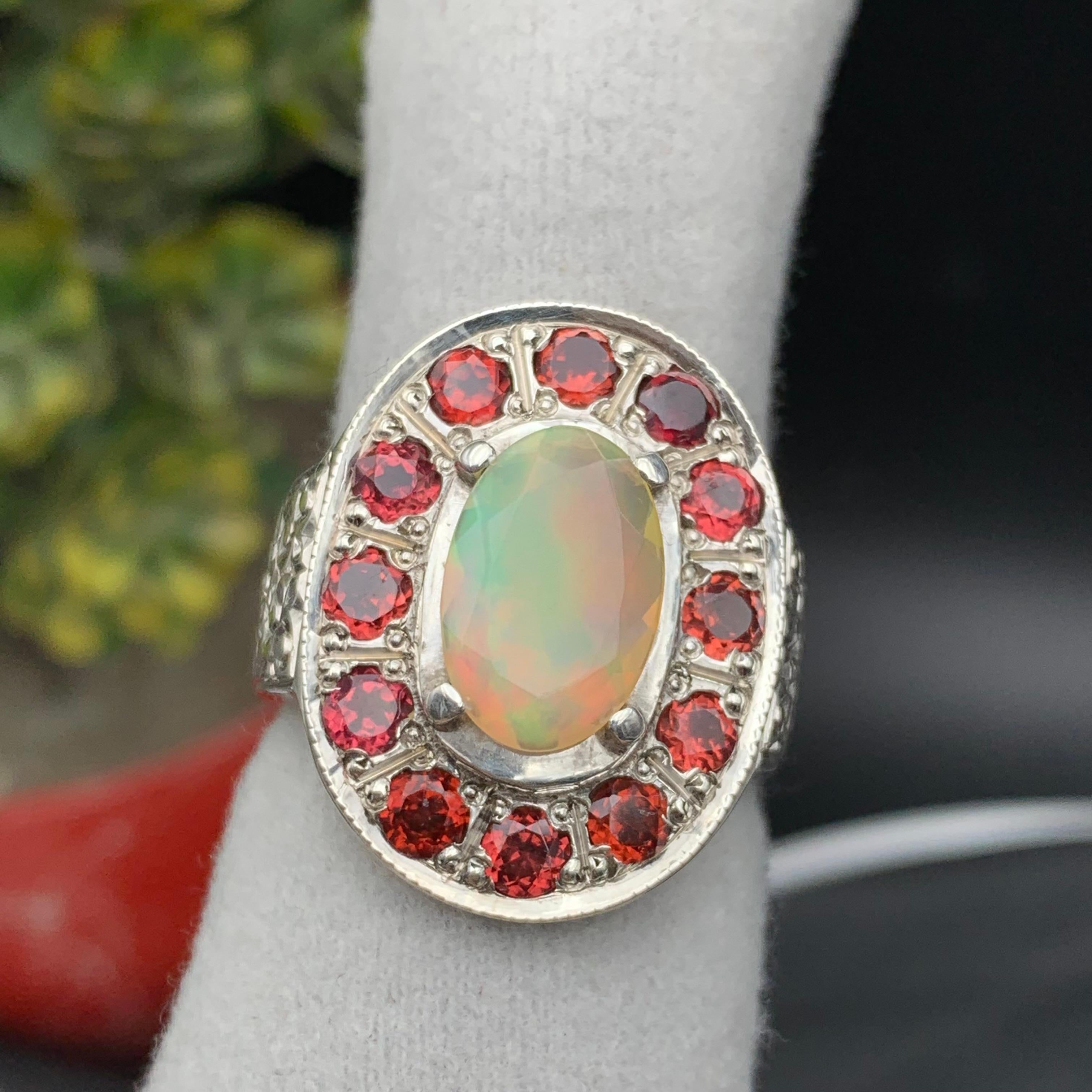 Anello Cocktail con Opale Bianco Naturale e Granato Rosso - Realizzato a mano in Argento 925 in vendita 4