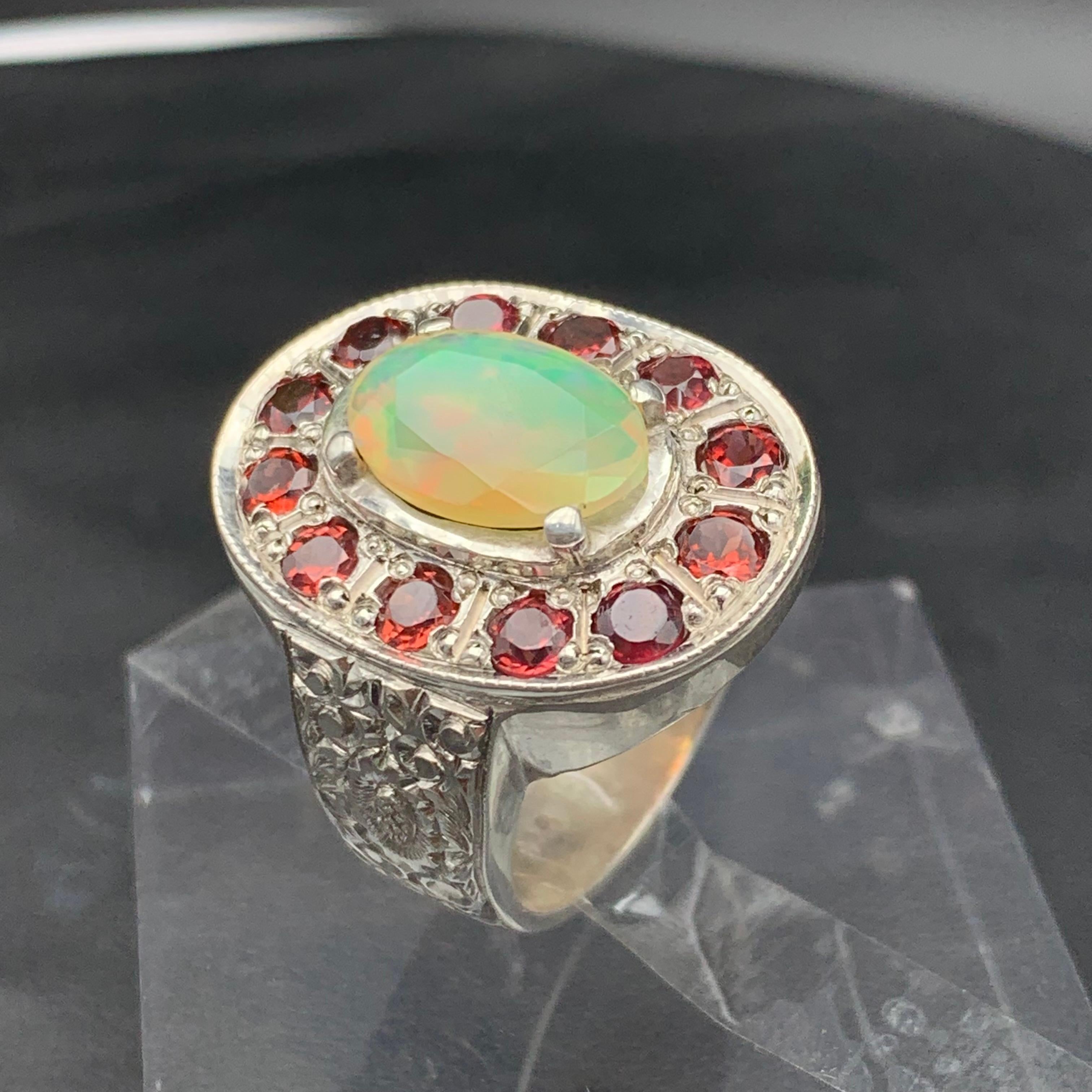 Anello Cocktail con Opale Bianco Naturale e Granato Rosso - Realizzato a mano in Argento 925 in vendita 5