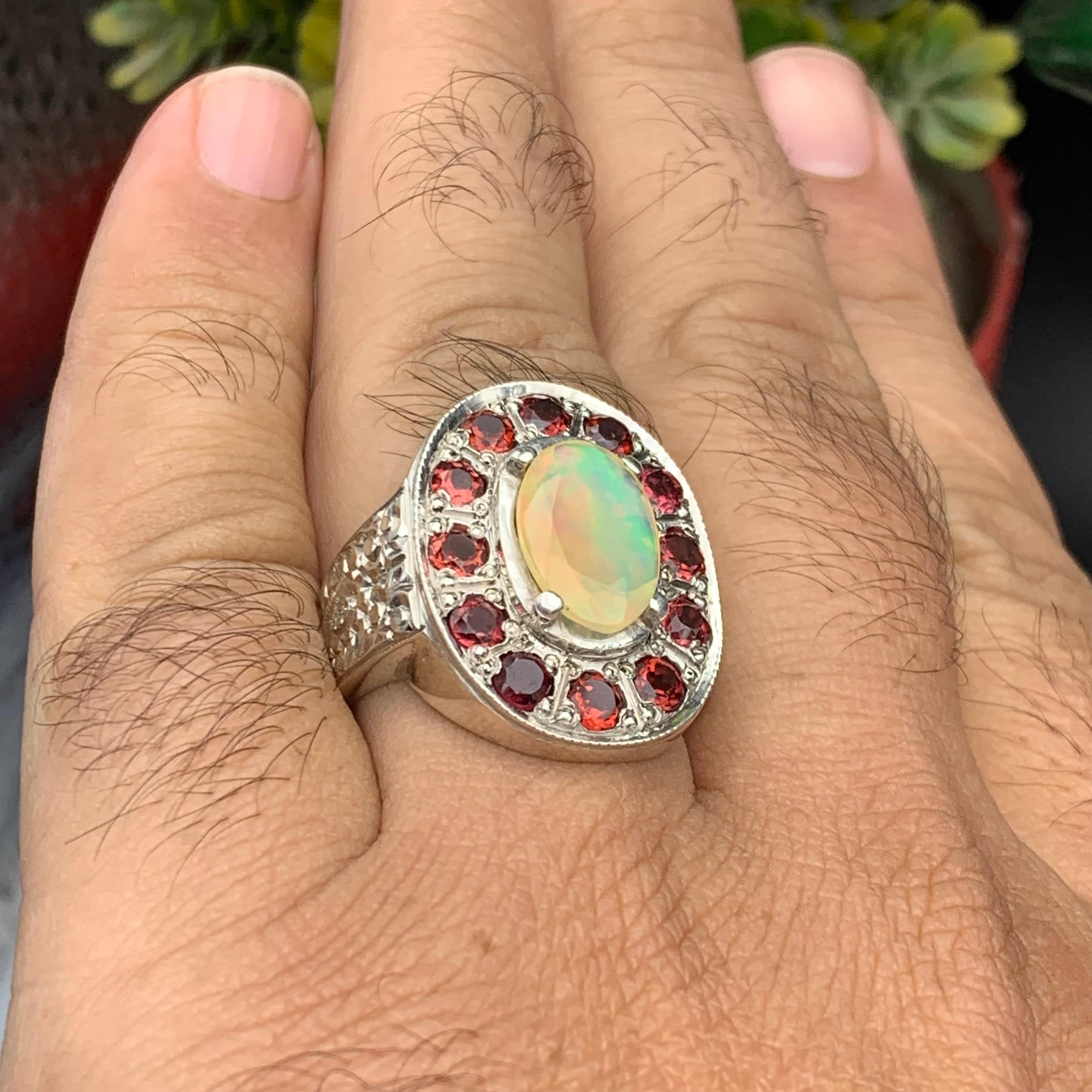 Anello Cocktail con Opale Bianco Naturale e Granato Rosso - Realizzato a mano in Argento 925 in vendita 6