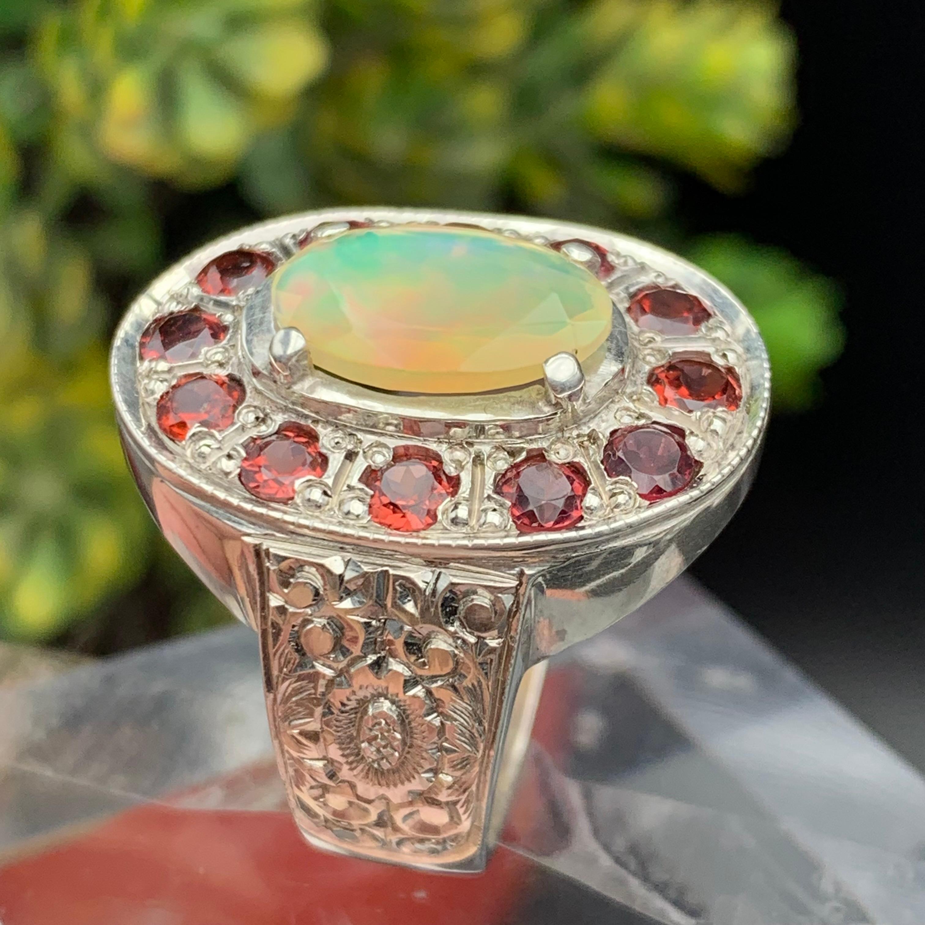 Anello Cocktail con Opale Bianco Naturale e Granato Rosso - Realizzato a mano in Argento 925 in vendita 7