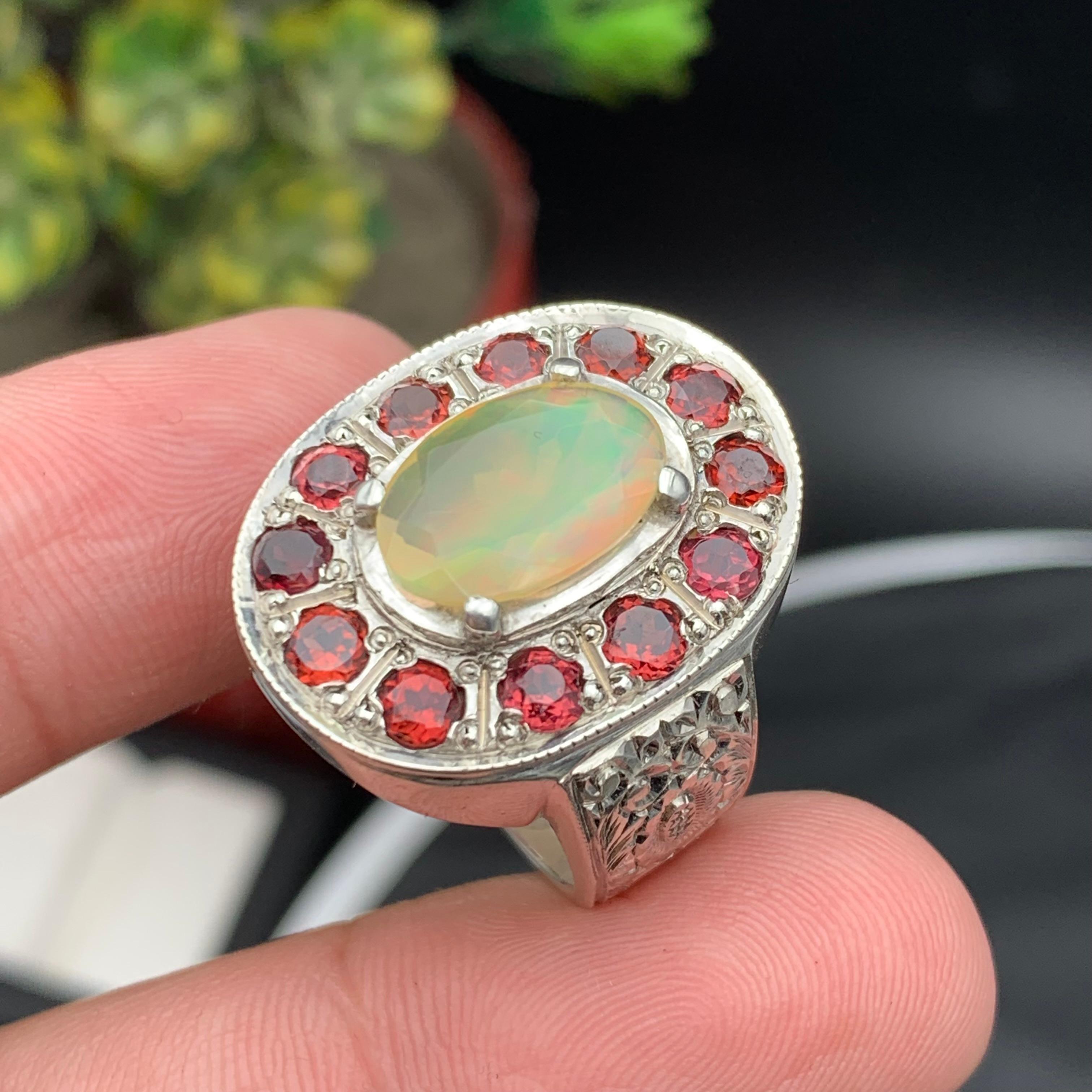 Anello Cocktail con Opale Bianco Naturale e Granato Rosso - Realizzato a mano in Argento 925 in vendita 8