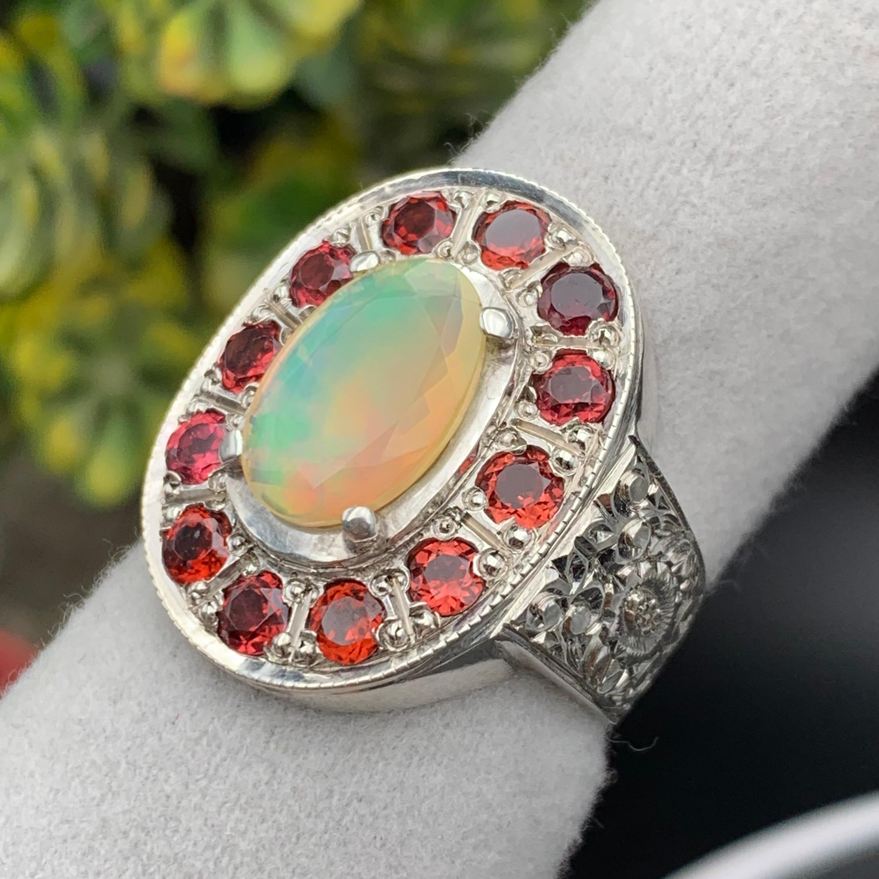 da uomo o donna Anello Cocktail con Opale Bianco Naturale e Granato Rosso - Realizzato a mano in Argento 925 in vendita