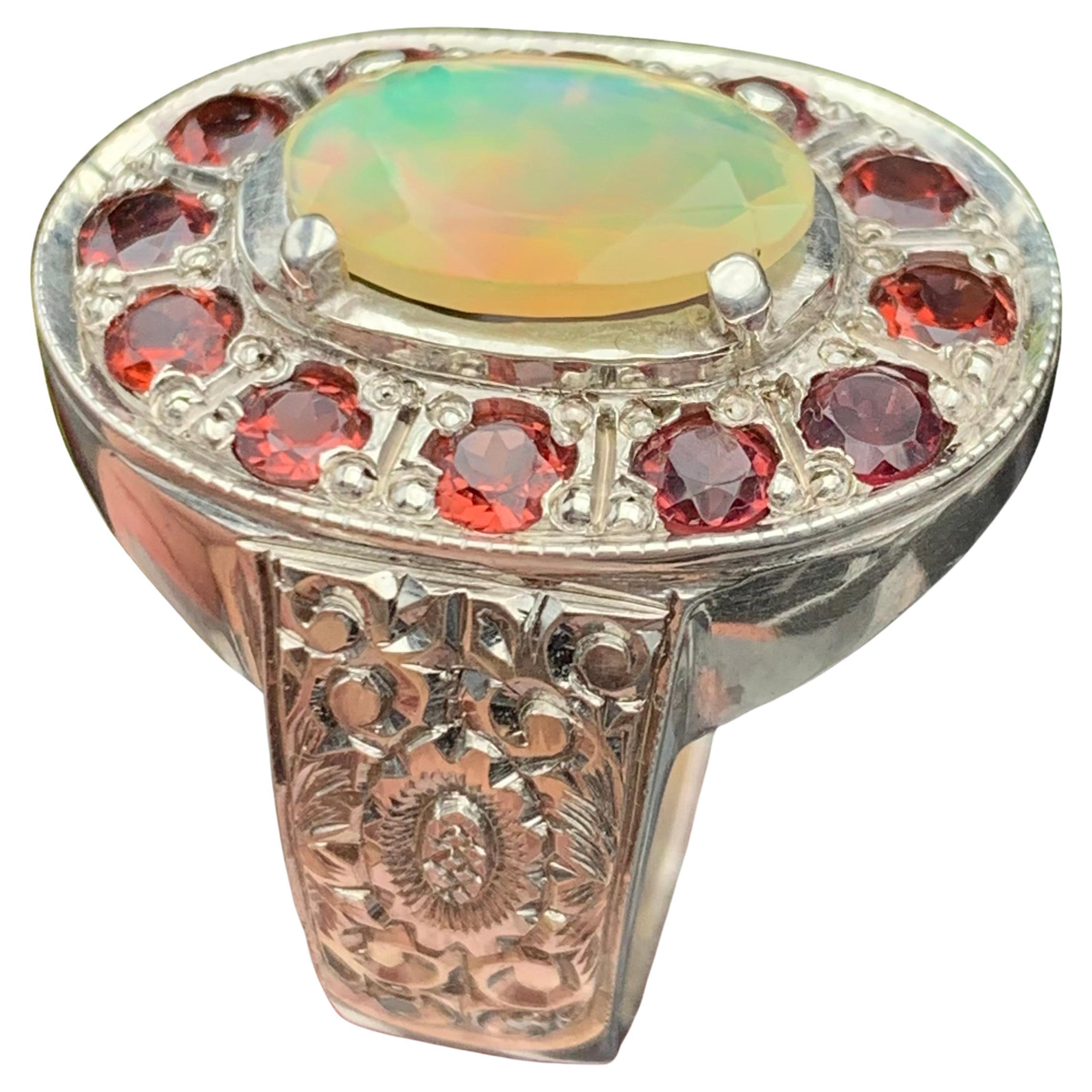 Anello Cocktail con Opale Bianco Naturale e Granato Rosso - Realizzato a mano in Argento 925 in vendita