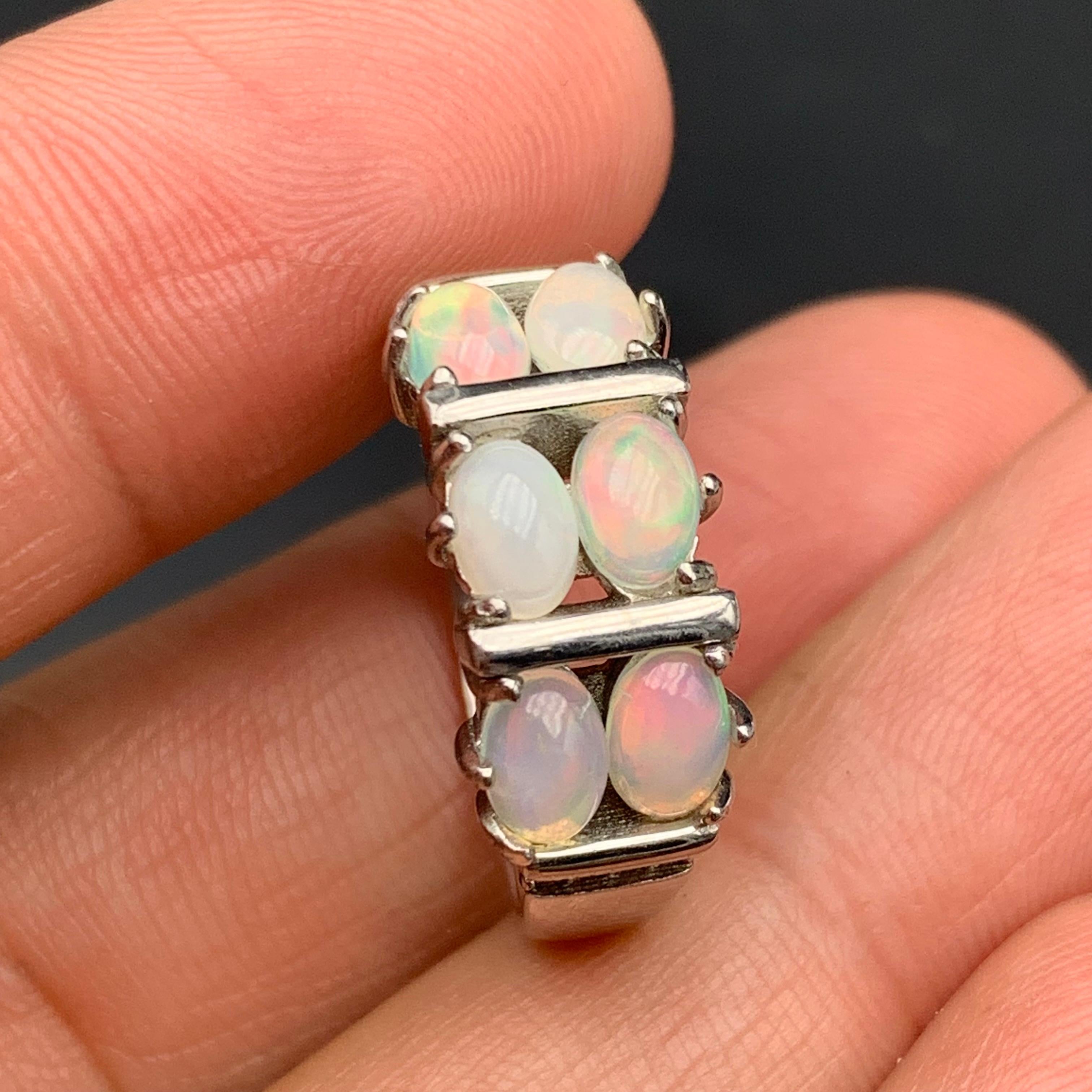 Anello di opale bianco naturale con 6 gemme ovali cabochon in argento 925 Misura 9 in vendita 4