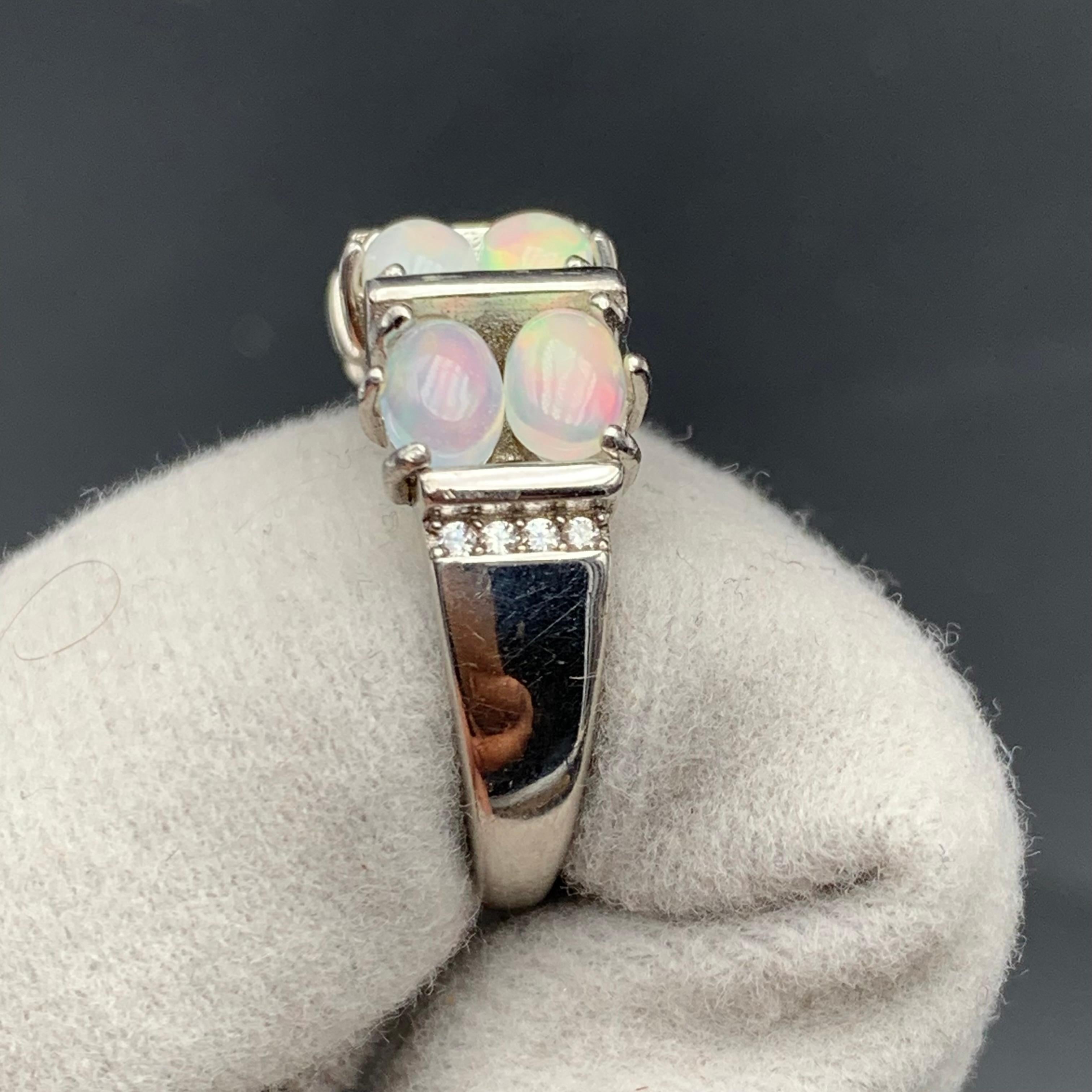 Anello di opale bianco naturale con 6 gemme ovali cabochon in argento 925 Misura 9 in vendita 5