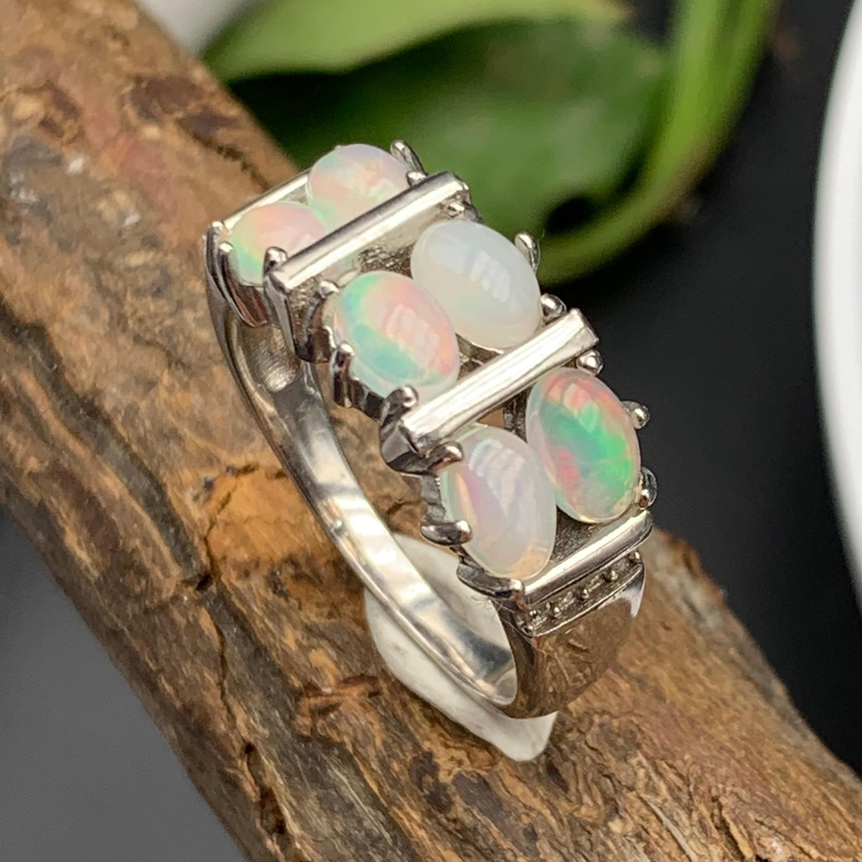Anello di opale bianco naturale con 6 gemme ovali cabochon in argento 925 Misura 9 in vendita 6