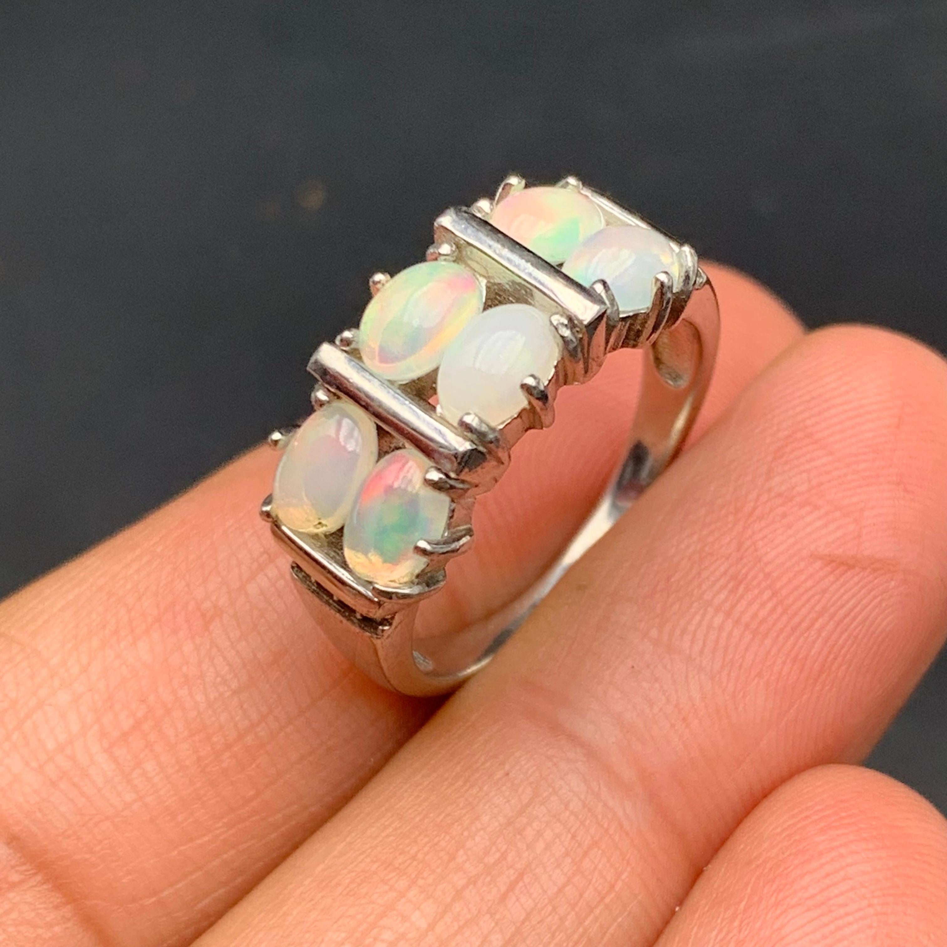 Anello di opale bianco naturale con 6 gemme ovali cabochon in argento 925 Misura 9 in vendita 8
