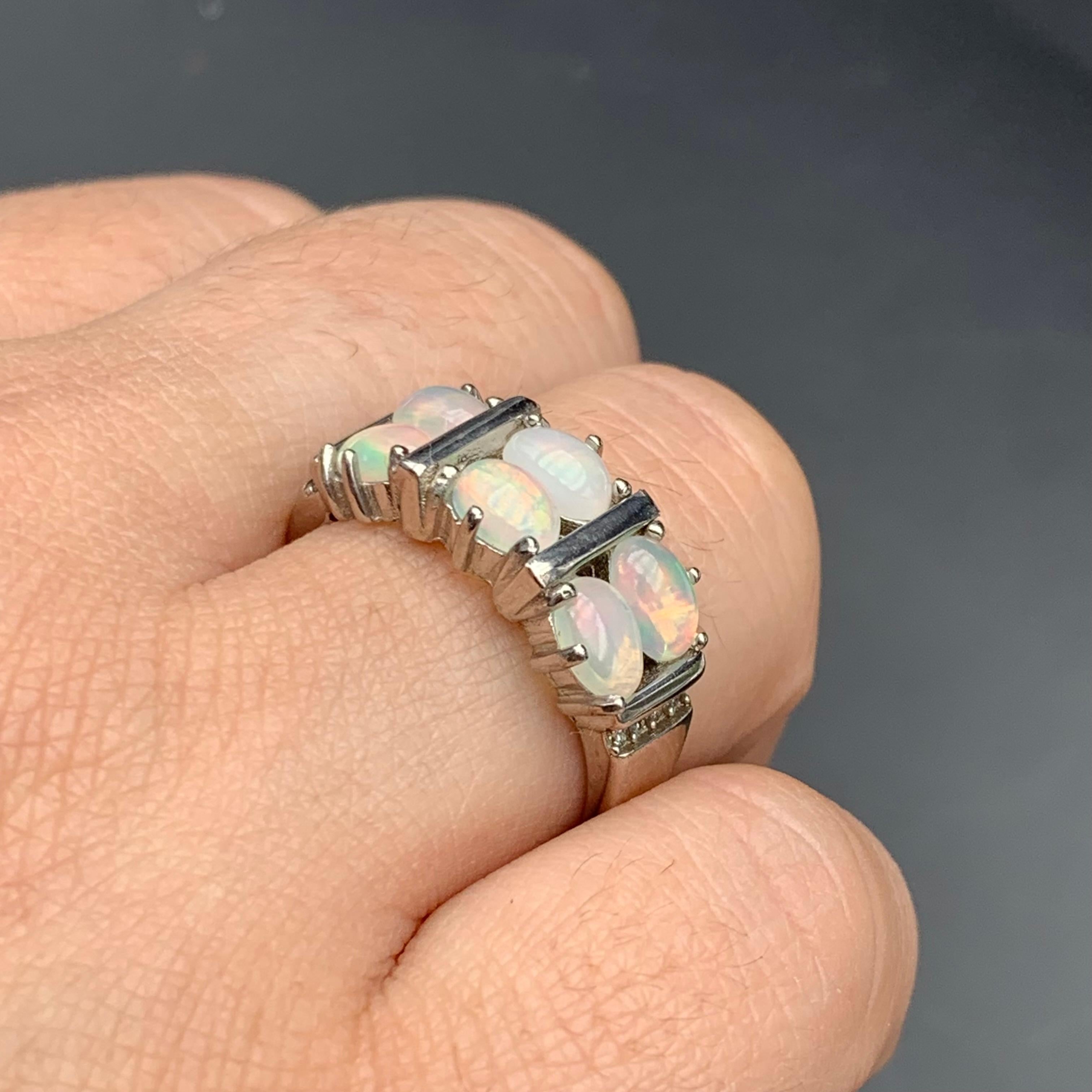 Anello di opale bianco naturale con 6 gemme ovali cabochon in argento 925 Misura 9 in vendita 11