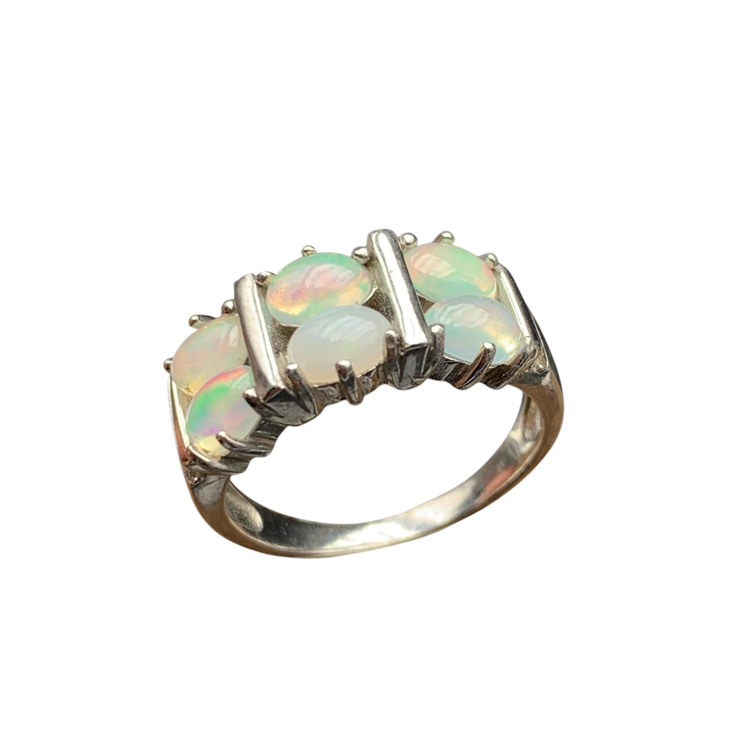 Squisito anello di opale bianco naturale - 6 gemme di opale ovali a forma di cabochon in un'elegante montatura in argento 925!!!

Anello di opale bianco naturale in argento 925 - 6 opali etiopi ovali cabochon, gioco di colori, misura 9

💎 TIPO DI
