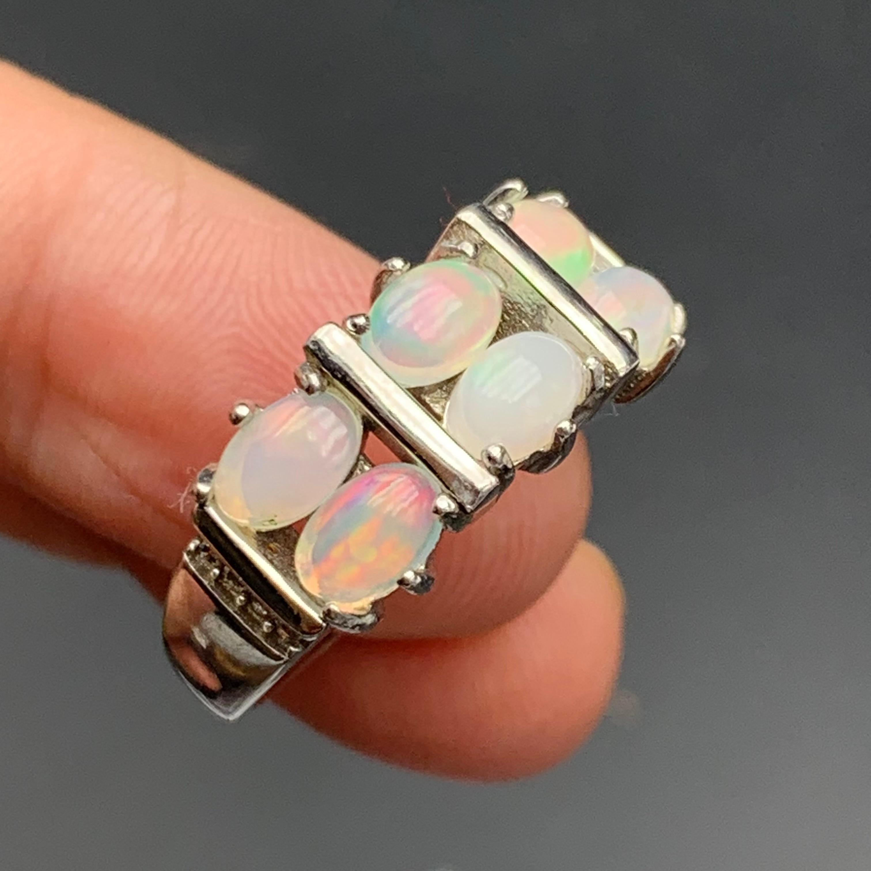 Cabochon Anello di opale bianco naturale con 6 gemme ovali cabochon in argento 925 Misura 9 in vendita