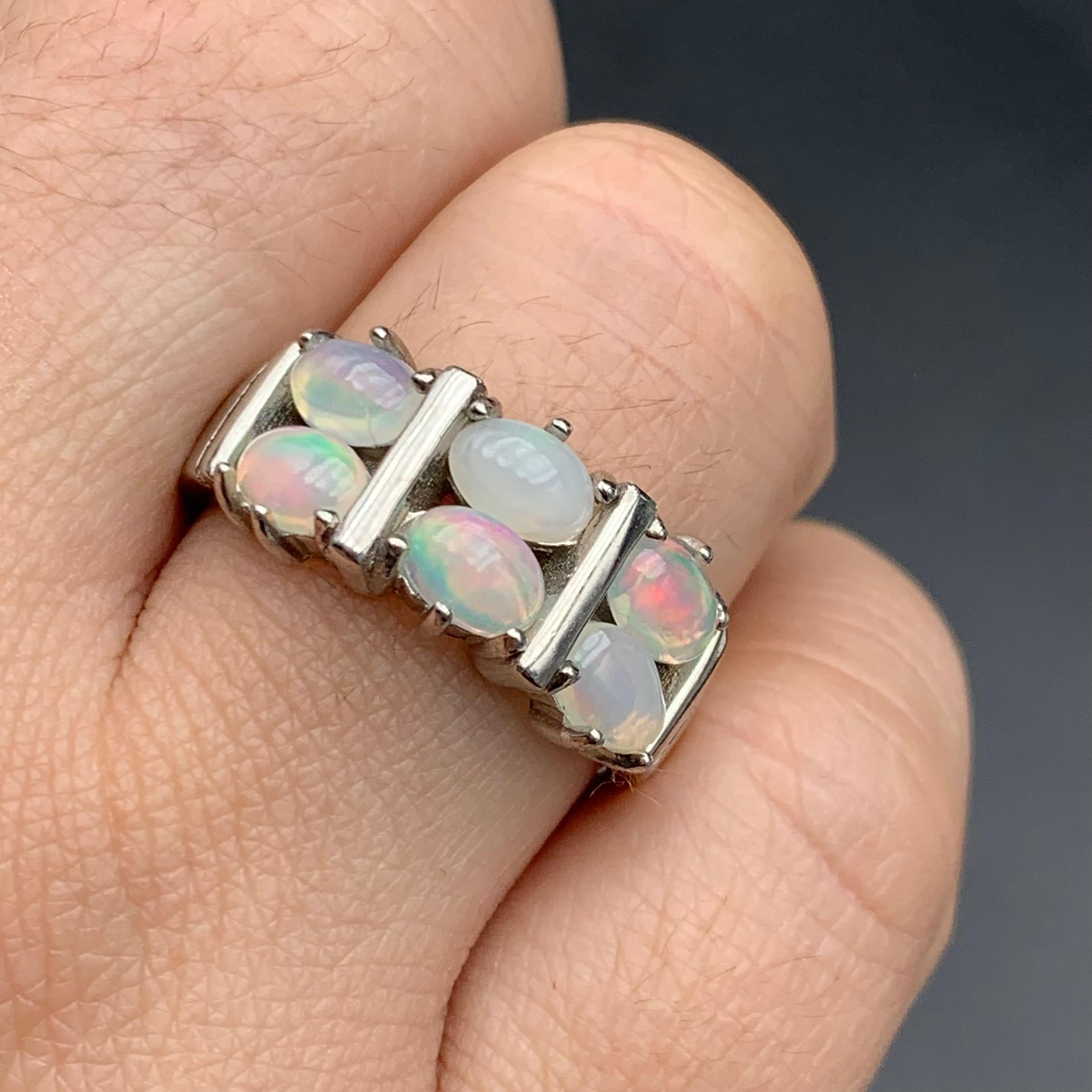 Anello di opale bianco naturale con 6 gemme ovali cabochon in argento 925 Misura 9 in vendita 1