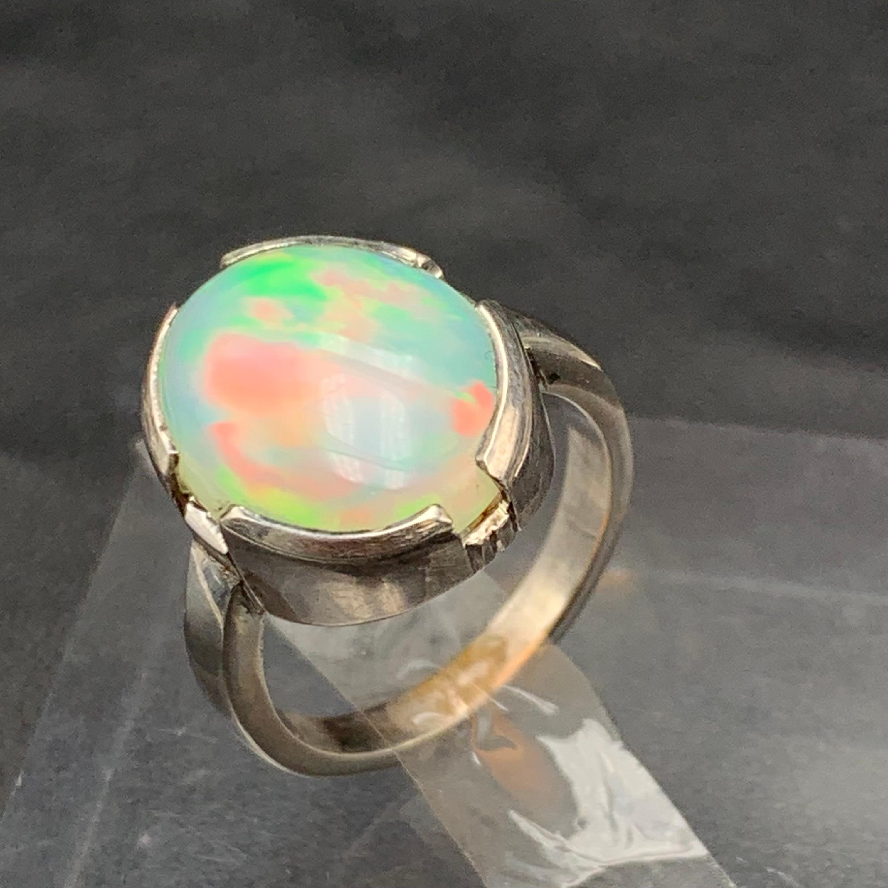 Bague en opale blanche naturelle en argent 925 - faite à la main avec des jeux de couleurs en vente 5