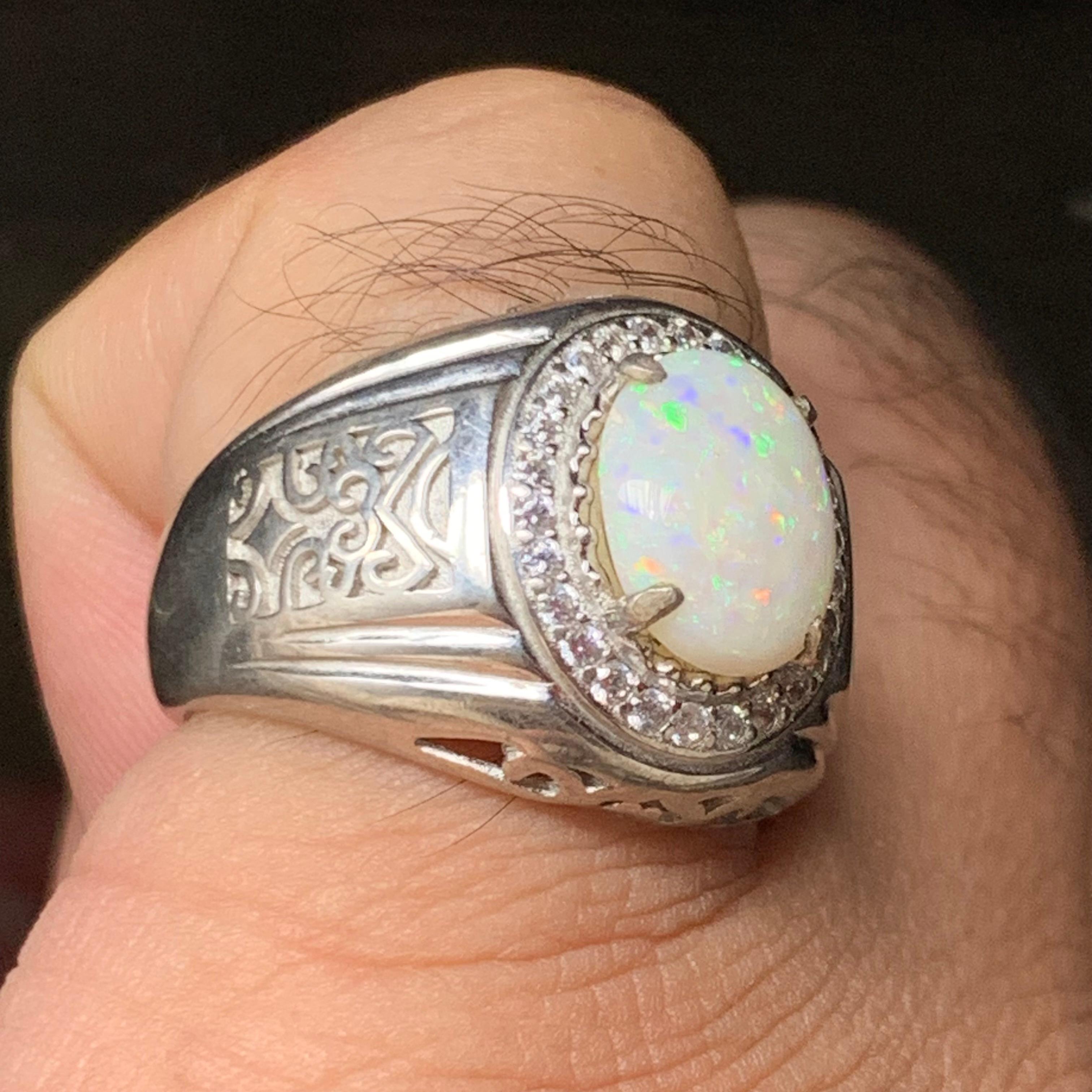 Anello di opale bianco naturale in argento 925 - Fatto a mano con giochi di colore in vendita 6