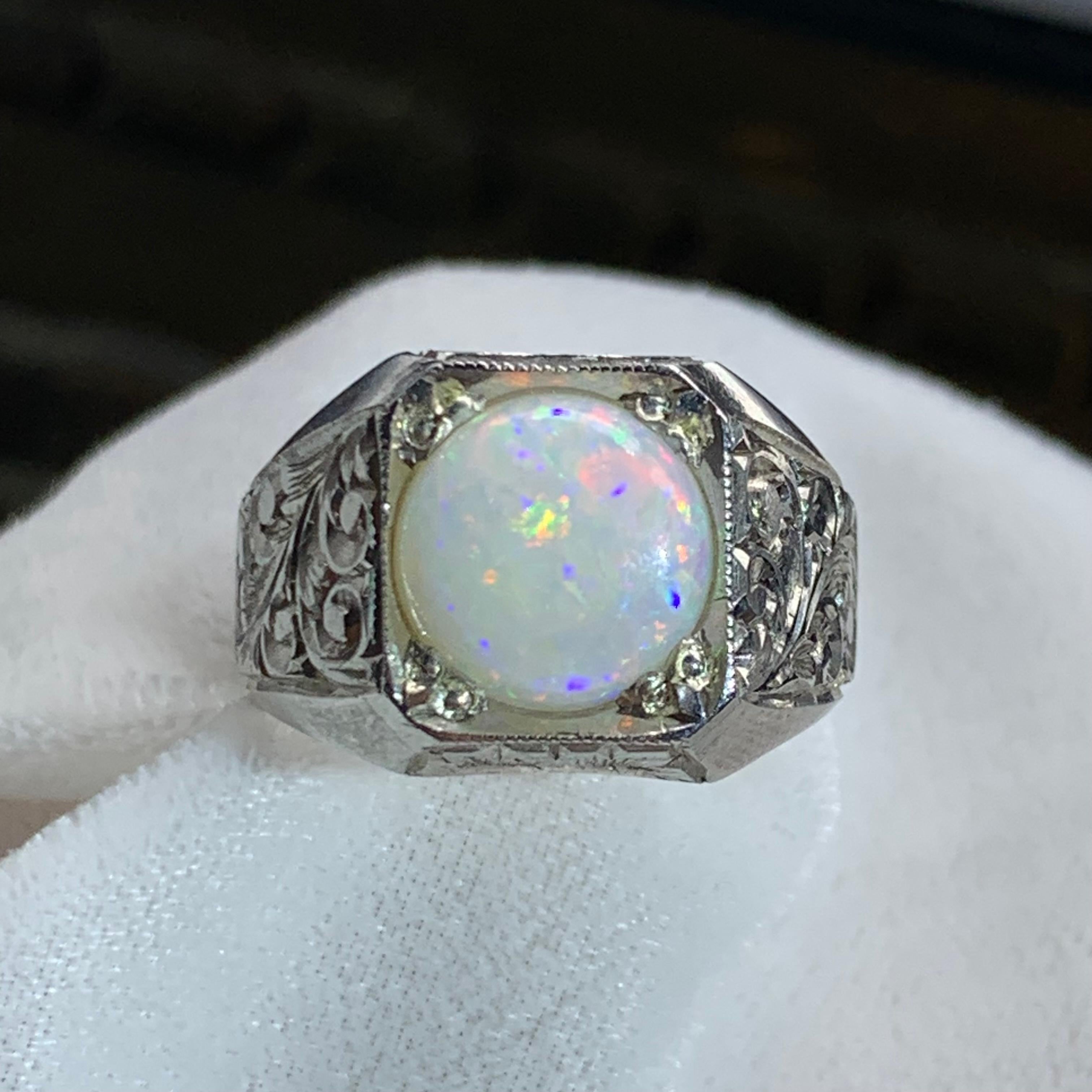 Anello di opale bianco naturale in argento 925 - Fatto a mano con giochi di colore in vendita 6