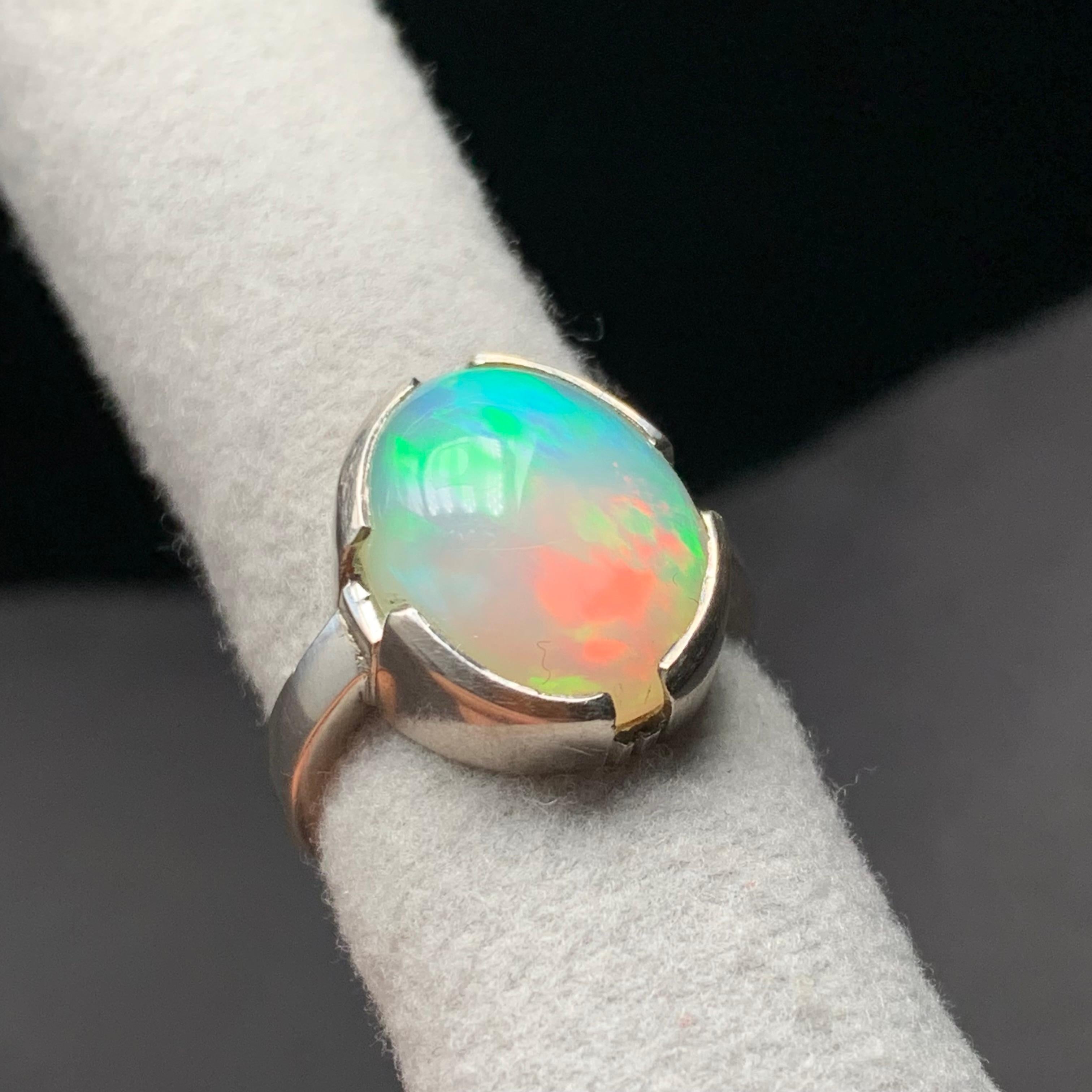 Bague en opale blanche naturelle en argent 925 - faite à la main avec des jeux de couleurs en vente 6