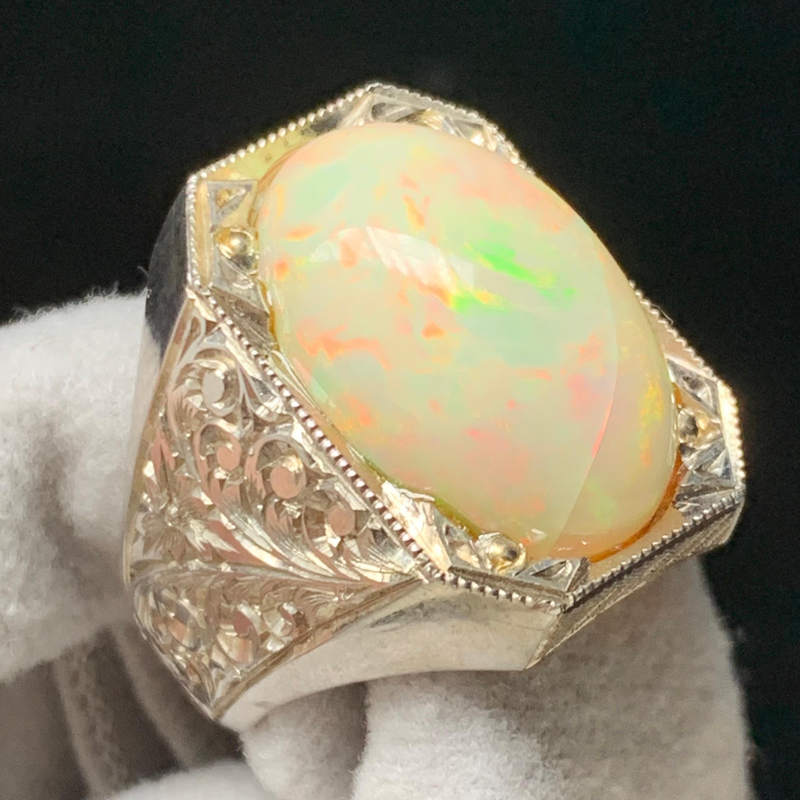 Anello di opale bianco naturale in argento 925 - Fatto a mano con giochi di colore in vendita 6