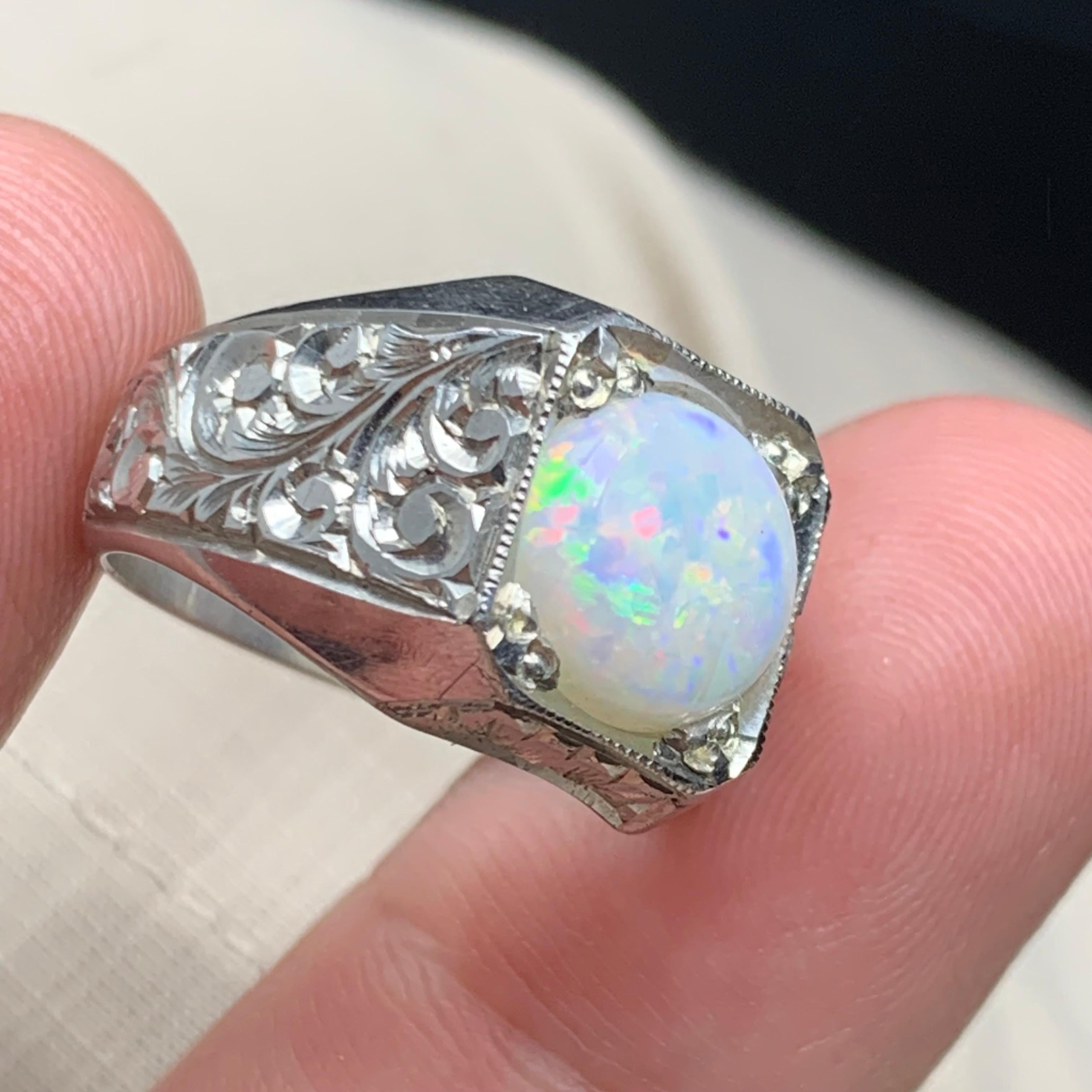 Anello di opale bianco naturale in argento 925 - Fatto a mano con giochi di colore in vendita 7