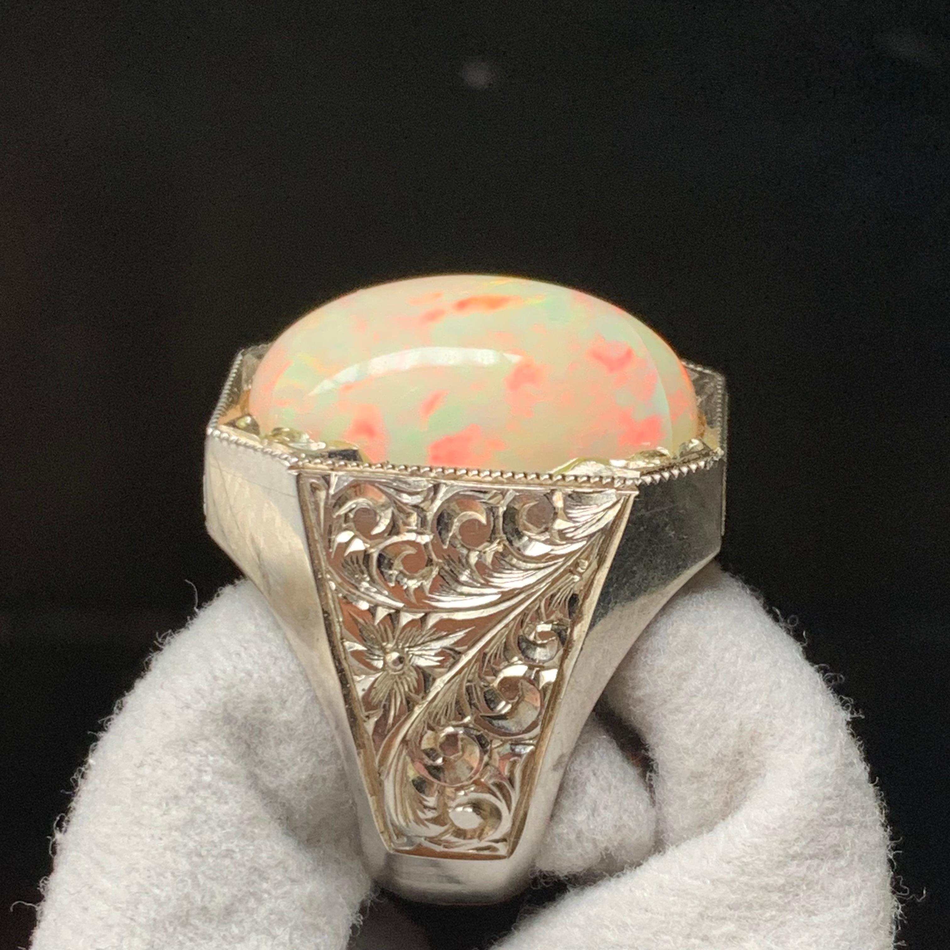 Anello di opale bianco naturale in argento 925 - Fatto a mano con giochi di colore in vendita 7