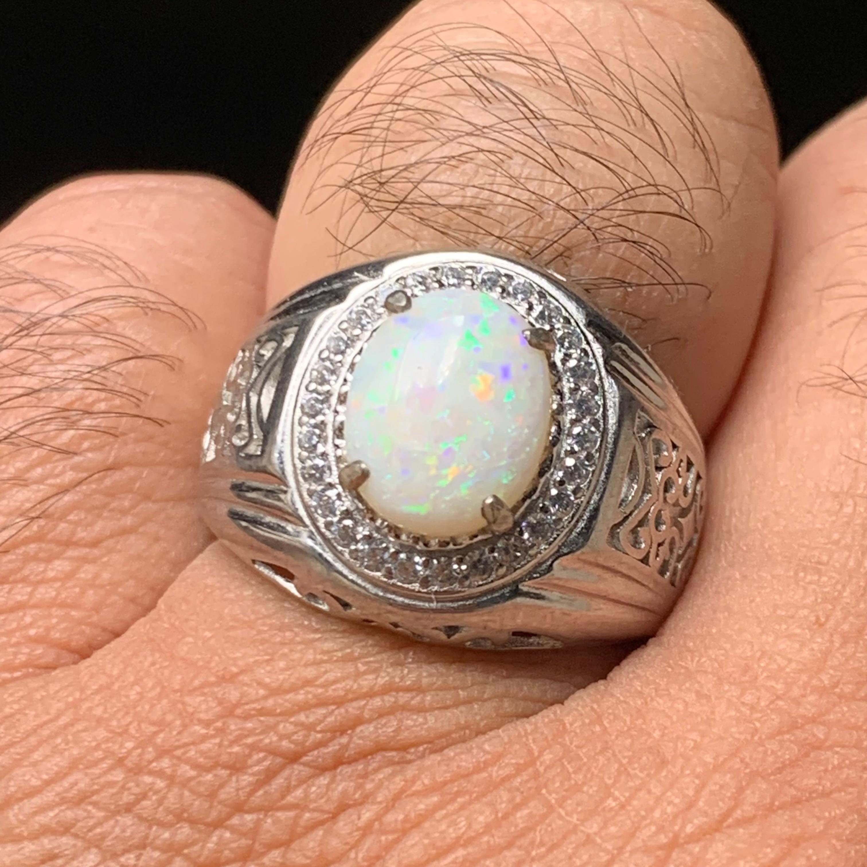 Anello di opale bianco naturale in argento 925 - Fatto a mano con giochi di colore in vendita 8