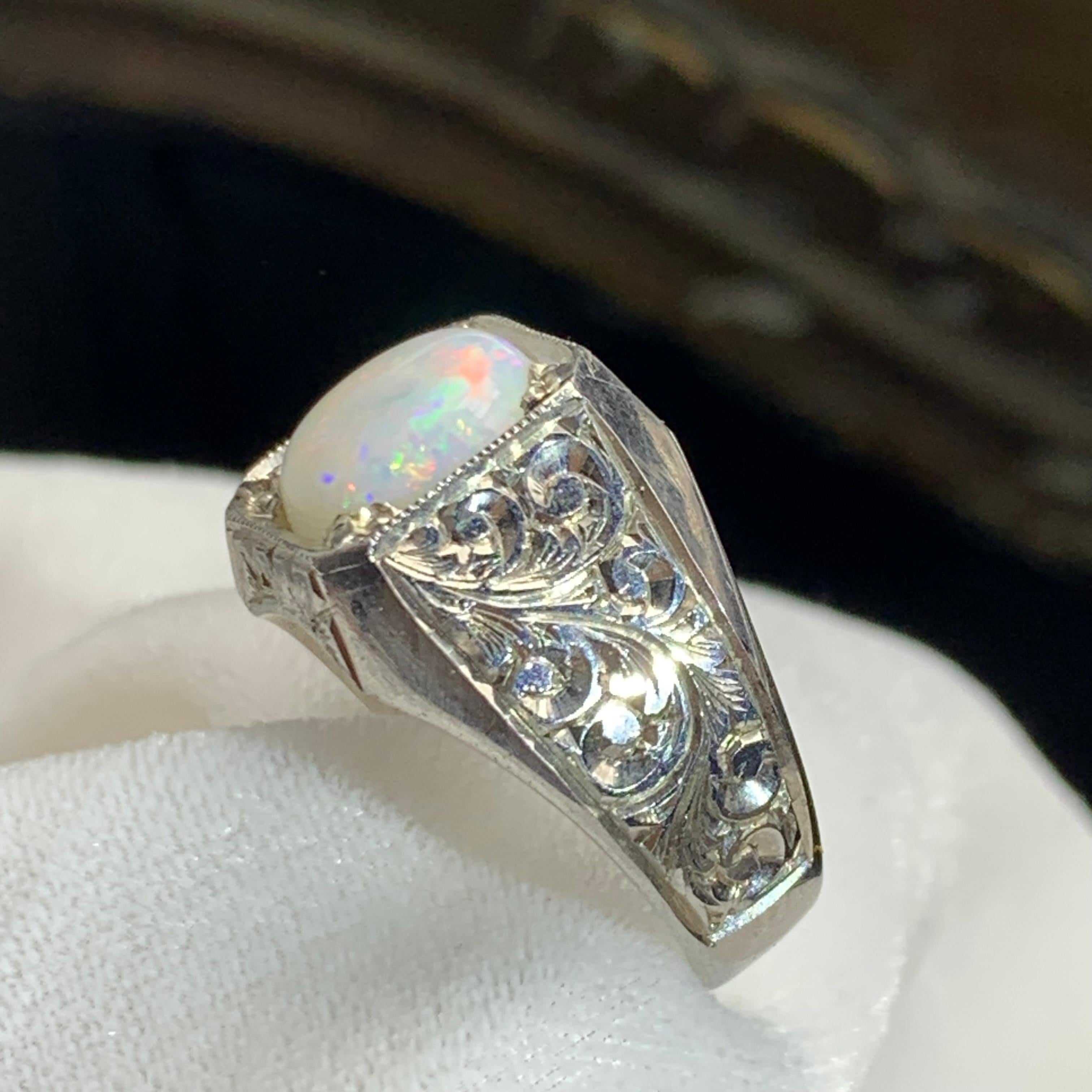 Anello di opale bianco naturale in argento 925 - Fatto a mano con giochi di colore in vendita 10