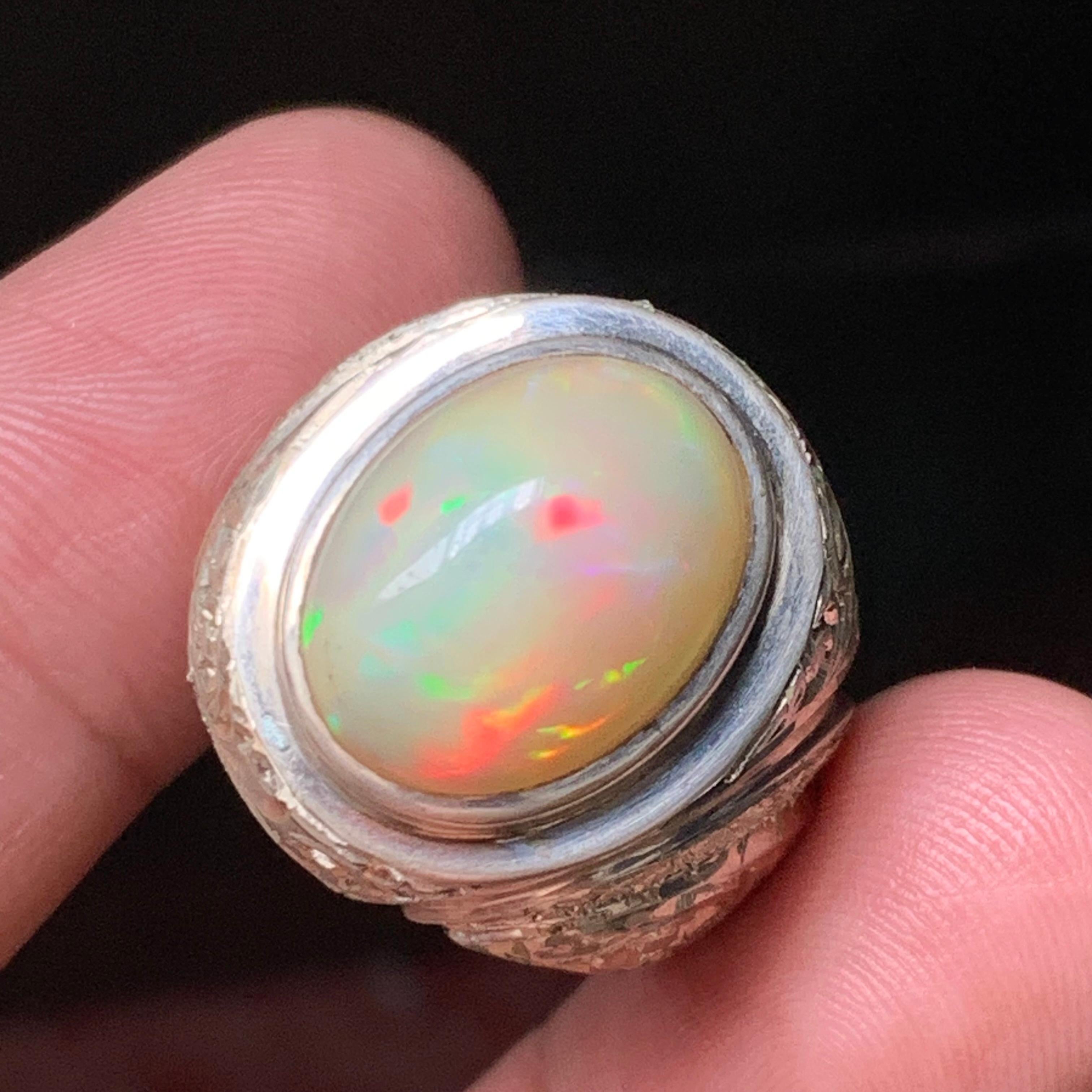 Natürlicher weißer Opal Ring in 925 Sterling Silber - Handgefertigt mit Farbspiel (Kunsthandwerker*in) im Angebot