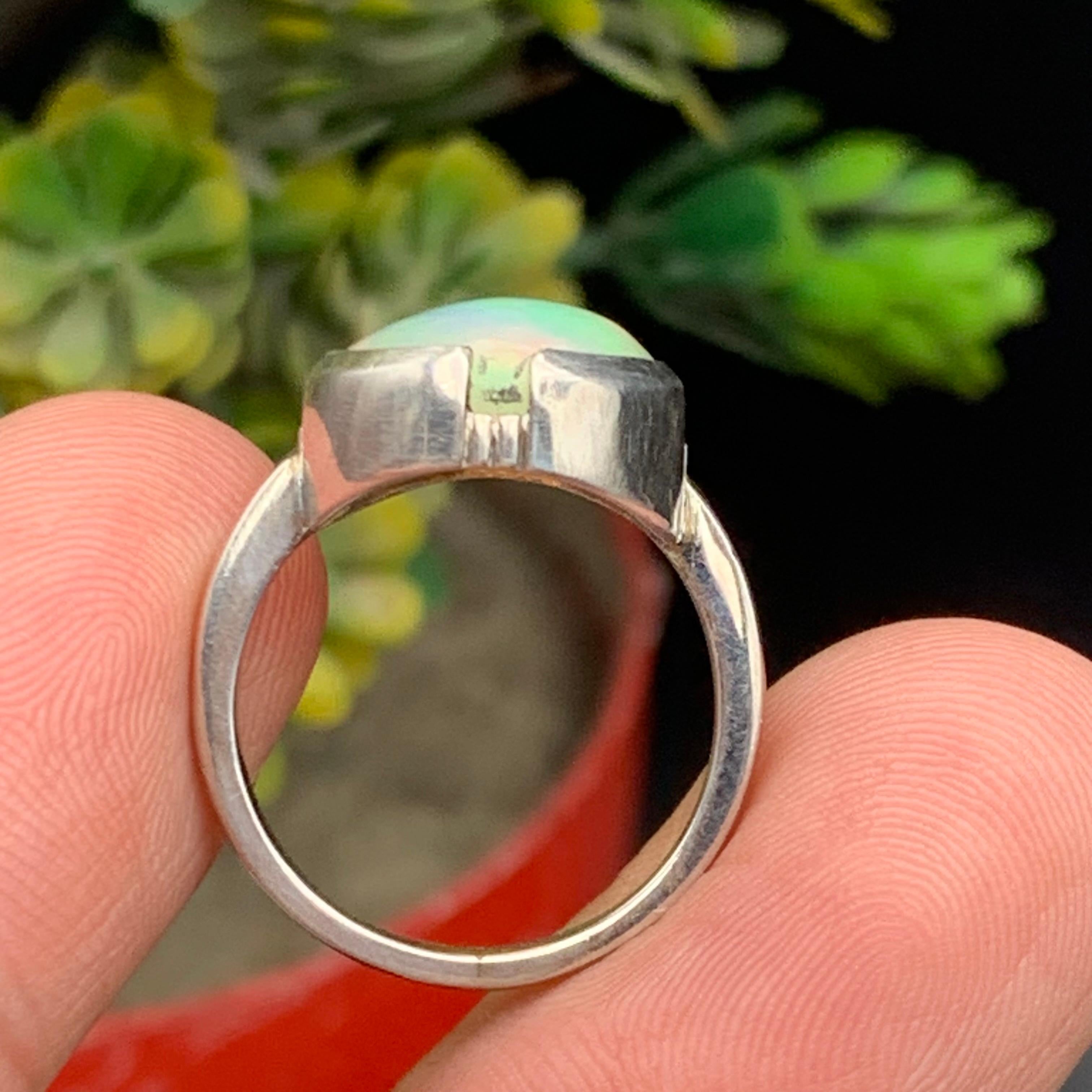 Taille cabochon Bague en opale blanche naturelle en argent 925 - faite à la main avec des jeux de couleurs en vente
