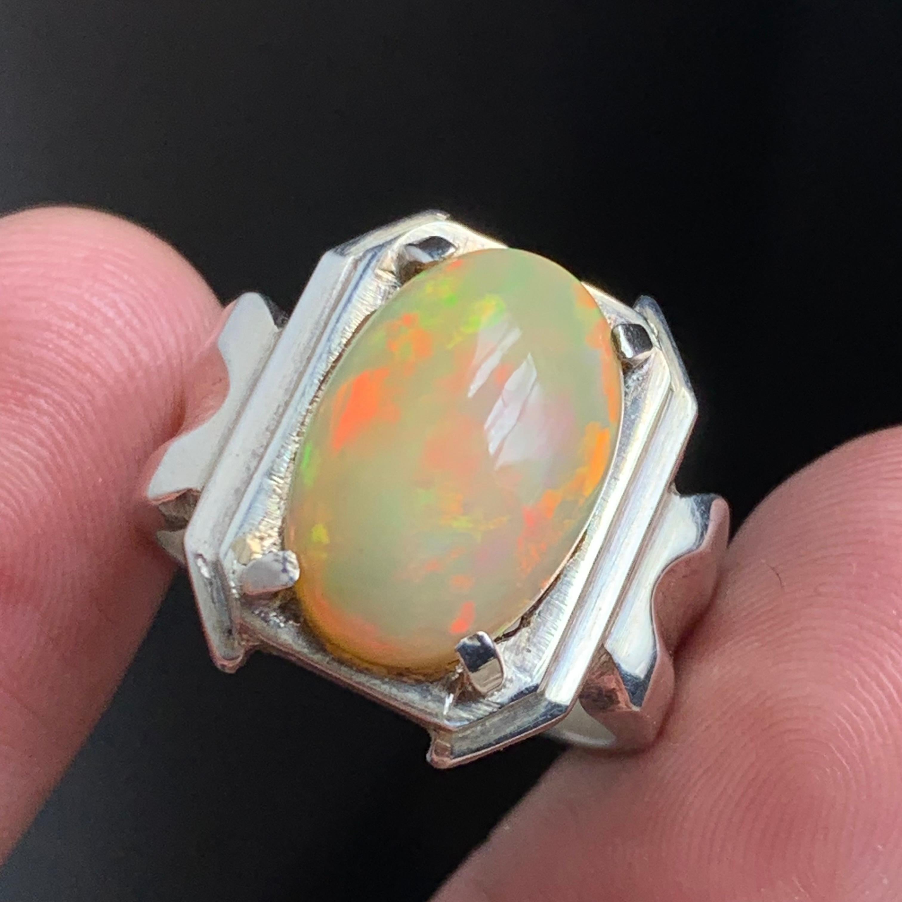 Cabochon Anello di opale bianco naturale in argento 925 - Fatto a mano con giochi di colore in vendita