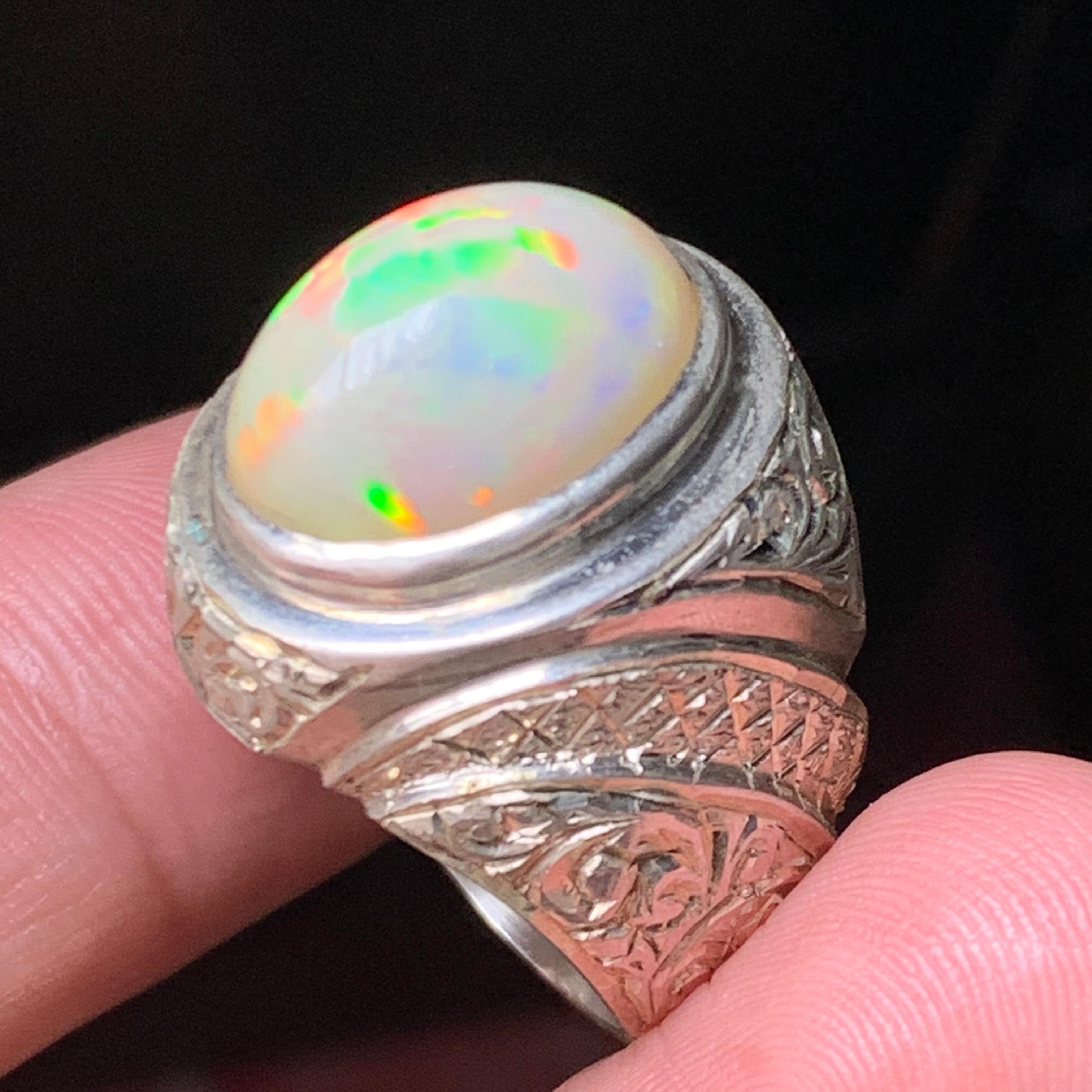 Natürlicher weißer Opal Ring in 925 Sterling Silber - Handgefertigt mit Farbspiel im Zustand „Neu“ im Angebot in Peshawar, PK